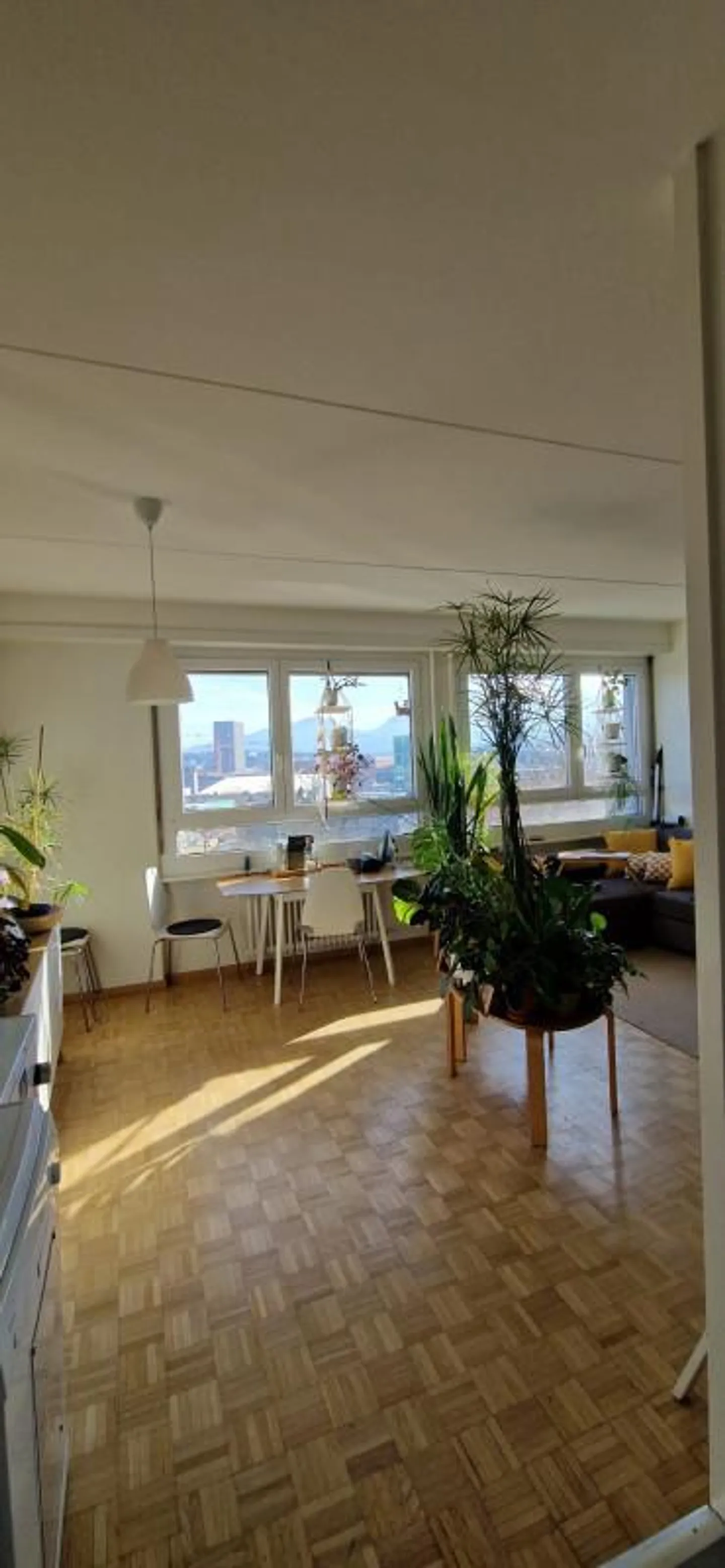 Appartement de 3 pièces au 2ème étage situé à Petit-Lancy 1213 - Photo 2 sur 8