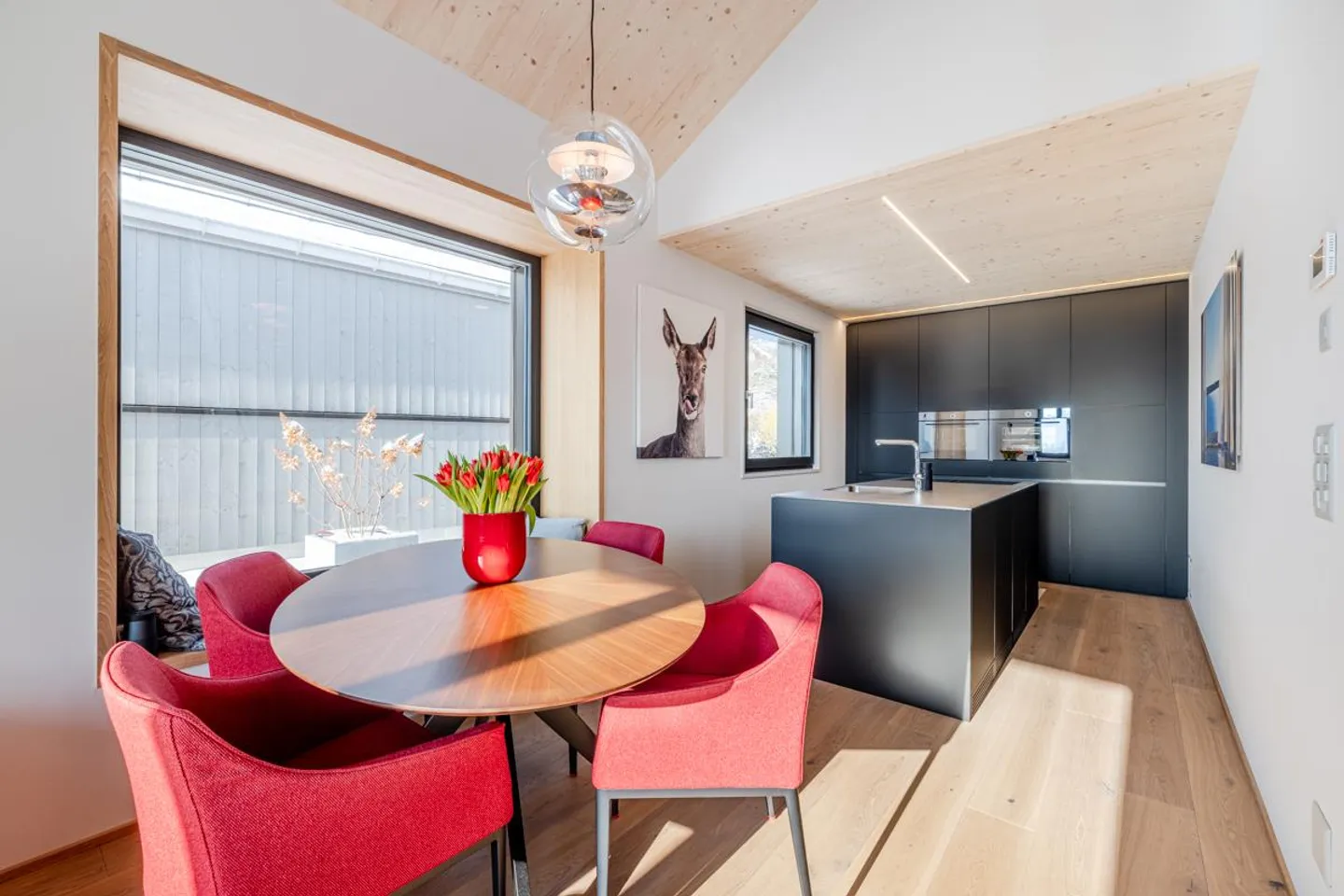 Beautiful living with a panoramic view - Photo 2 of 9