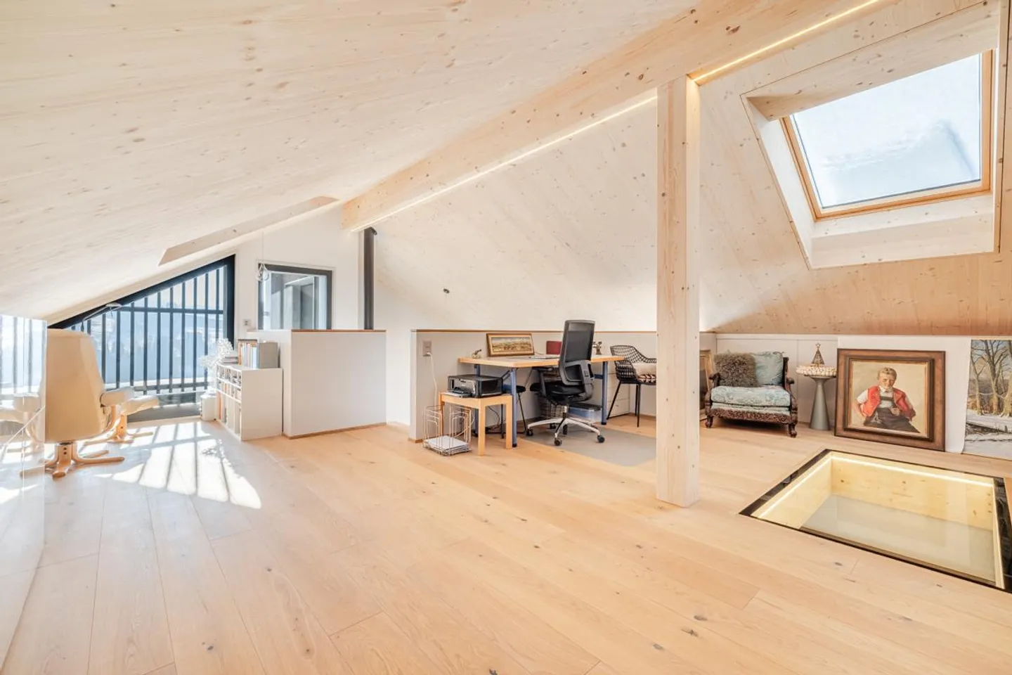 Beautiful living with a panoramic view - Photo 4 of 9