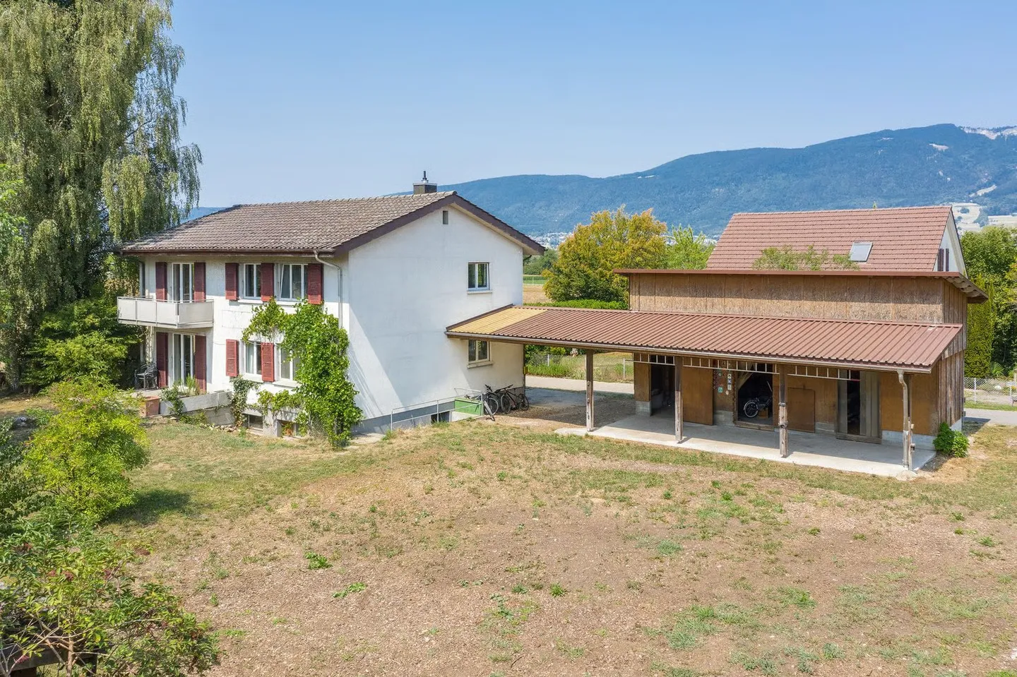 Grande casa unifamiliare con stalla - Foto 1 di 10