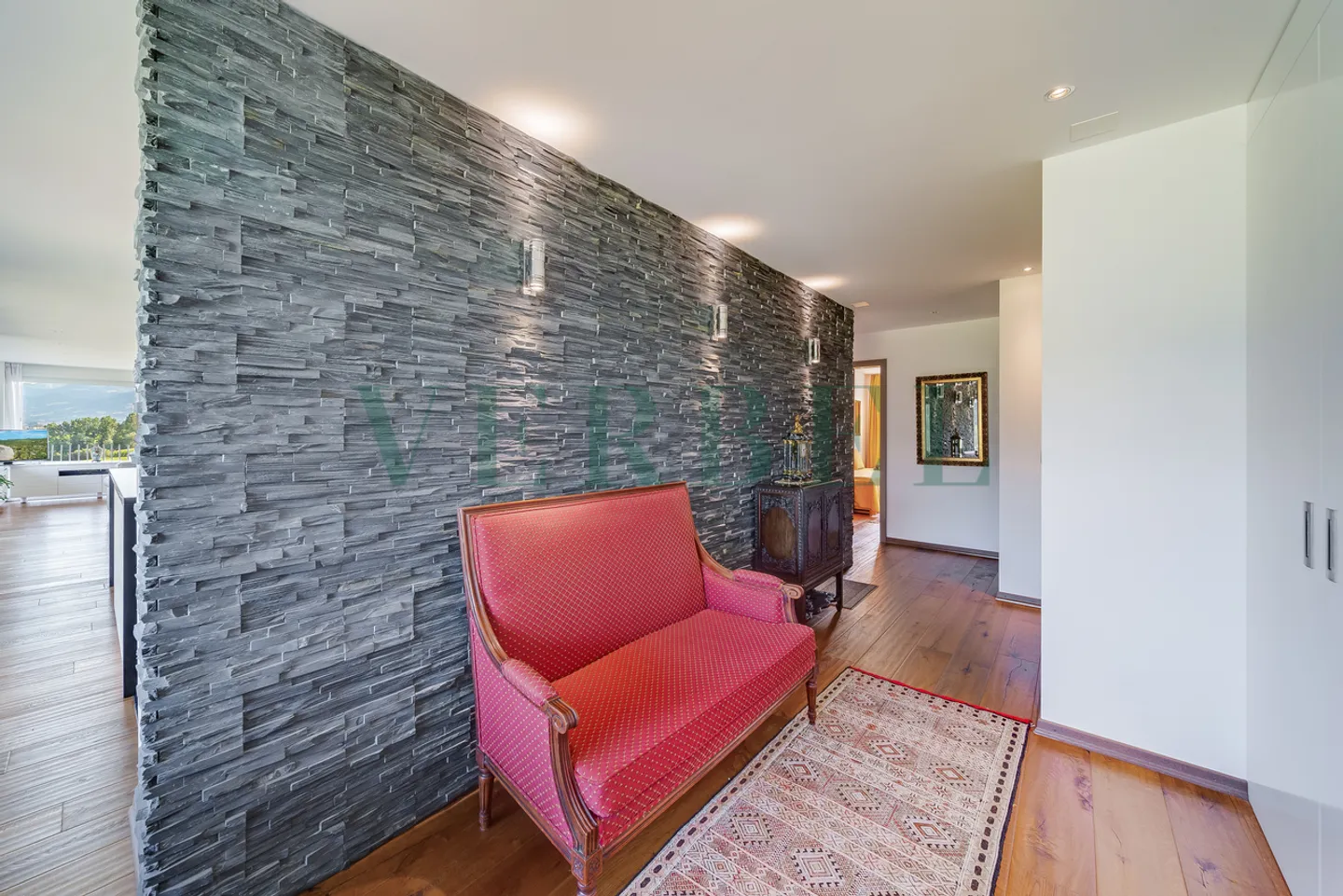 Penthouse duplex with exceptional view of the lake and mountains - Photo 4 of 17