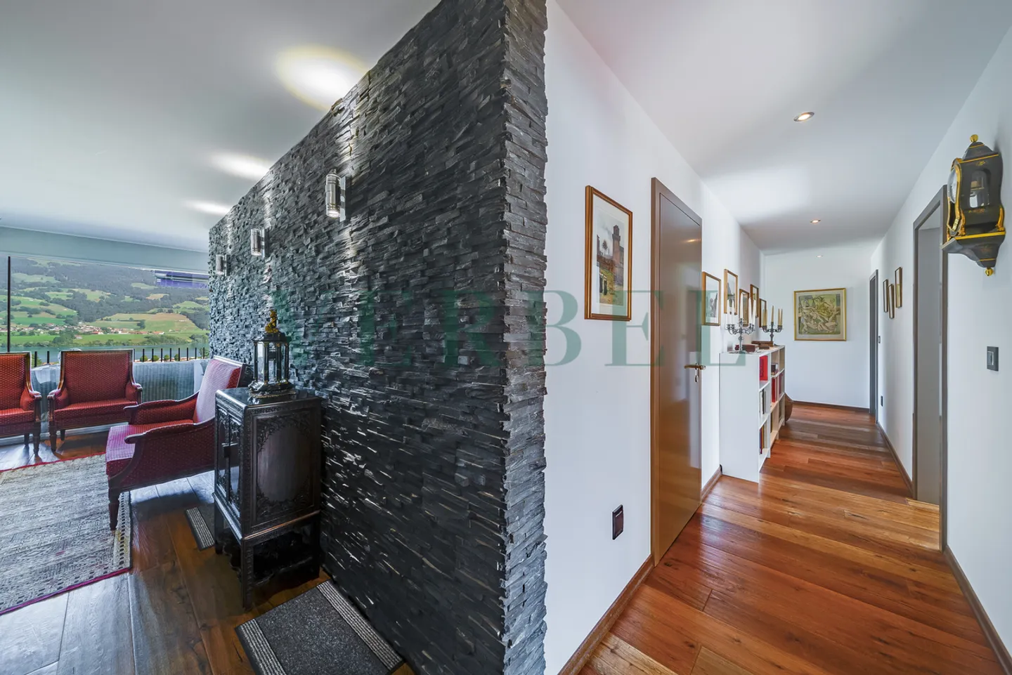 Penthouse duplex with exceptional view of the lake and mountains - Photo 5 of 17