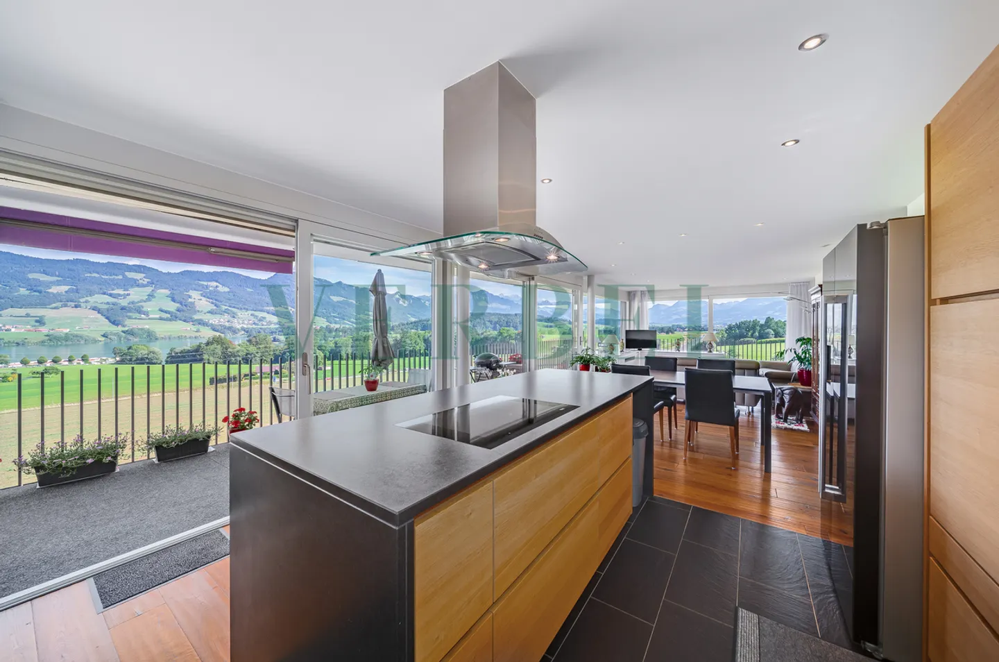 Penthouse duplex with exceptional view of the lake and mountains - Photo 2 of 17