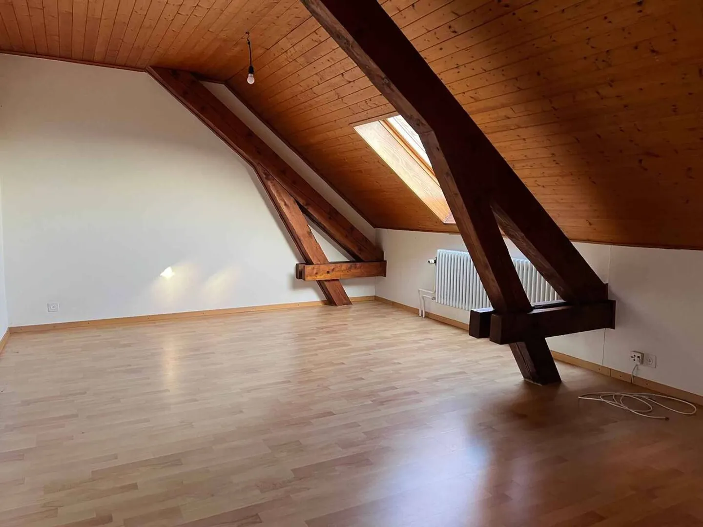 Mietshaus angrenzend an die Innenstadt mit Parkplätzen - Foto 9 von 12