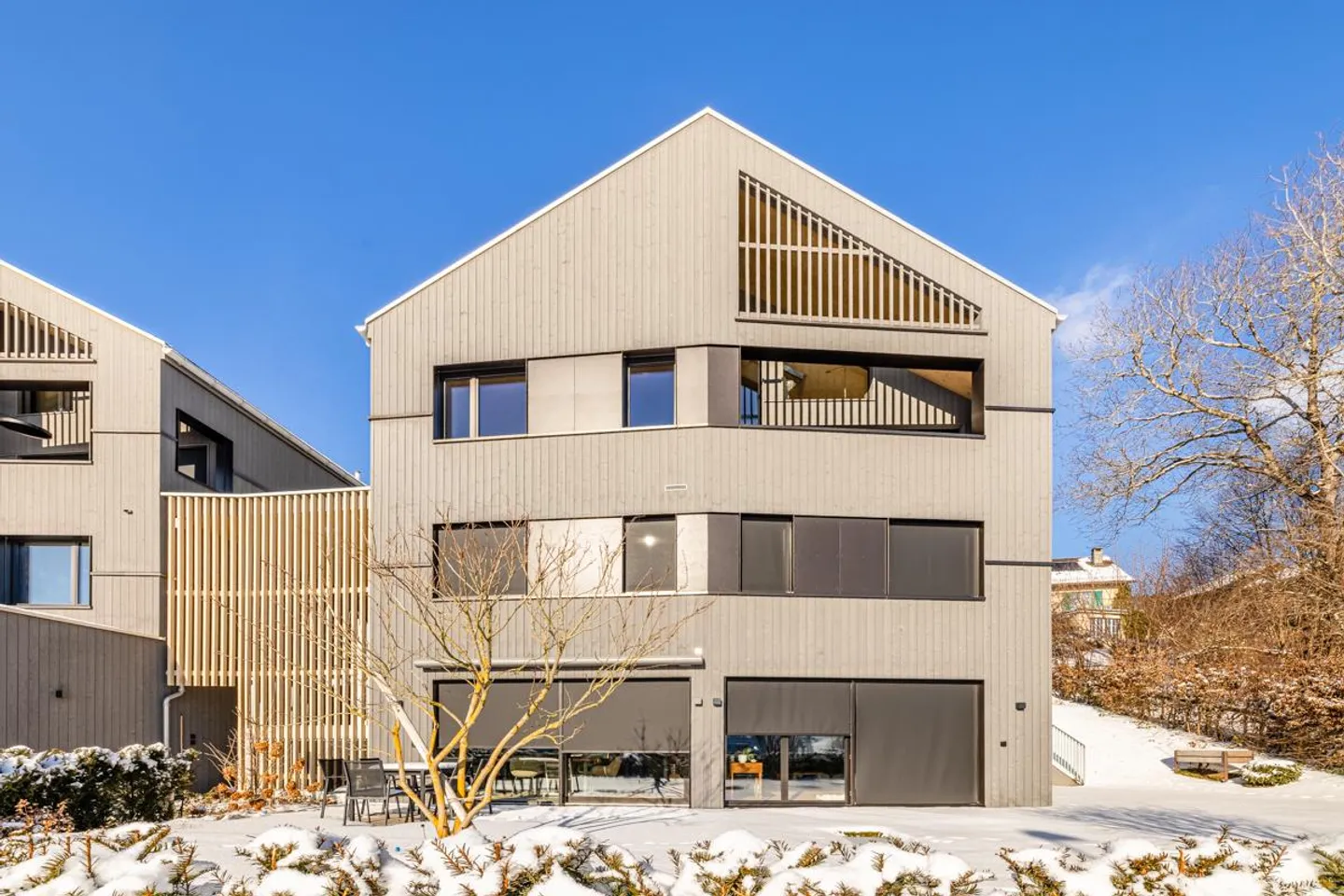 Beautiful living with a panoramic view - Photo 8 of 9