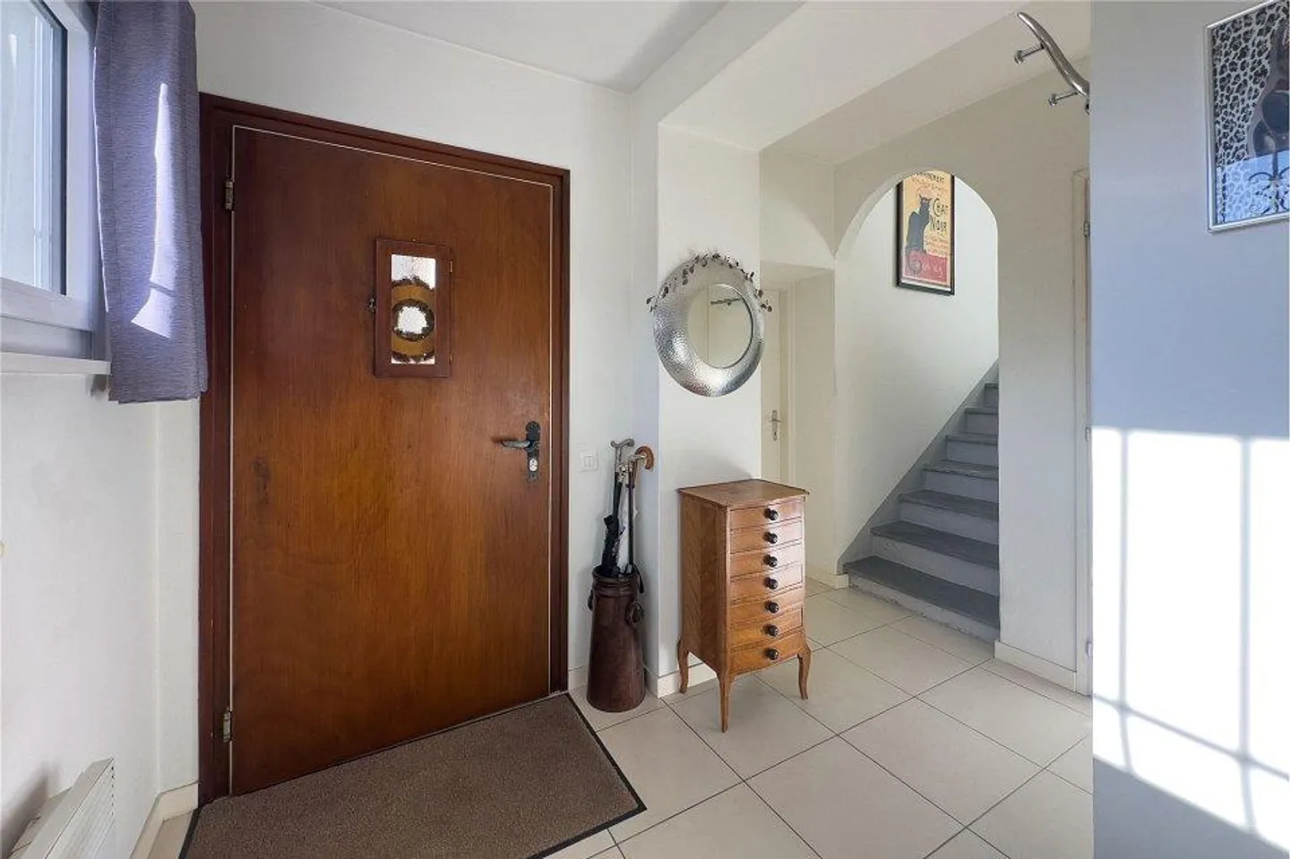 Affascinante casa unifamiliare con giardino in una buona posizione - Foto 3 di 13