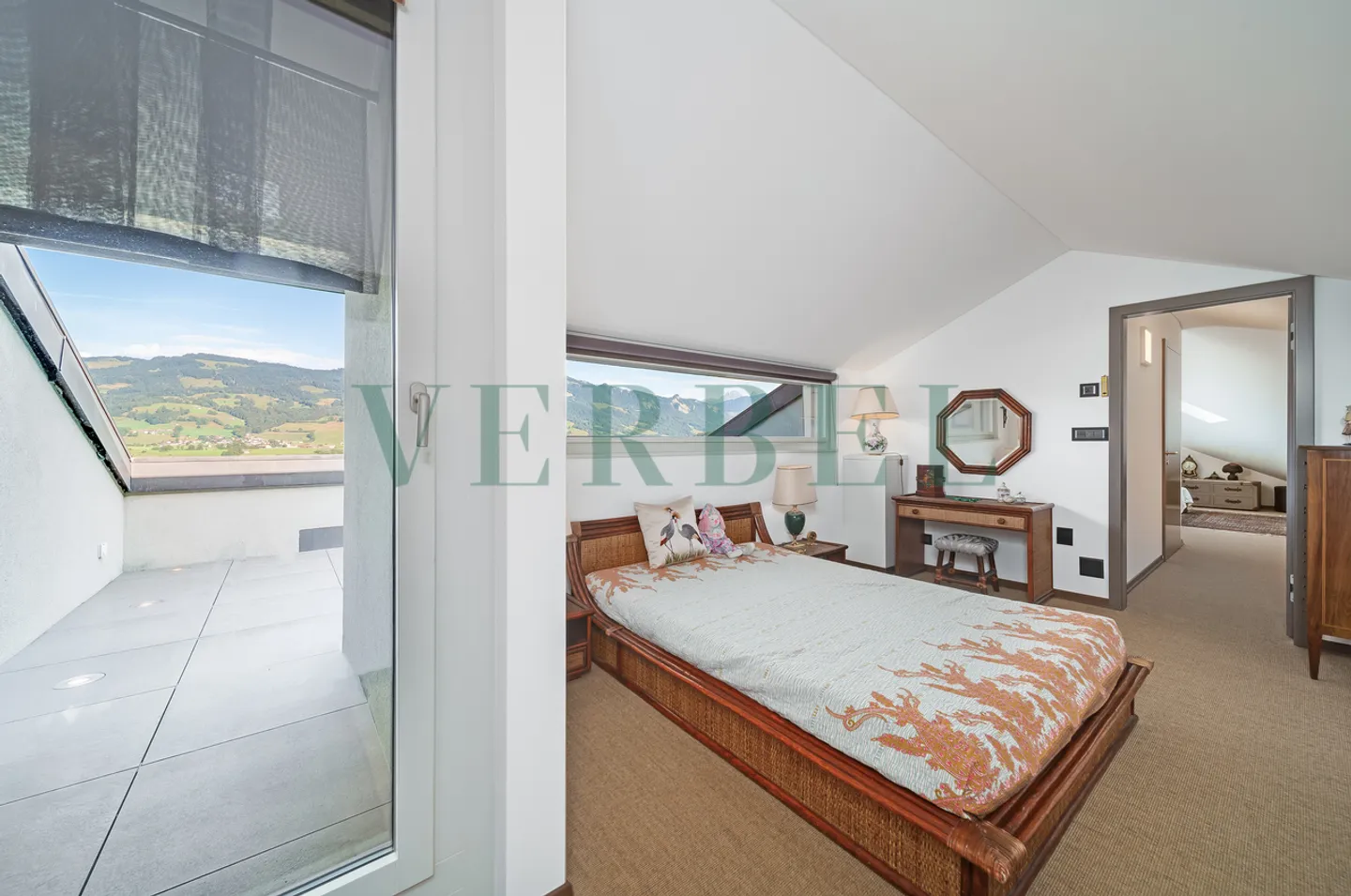 Penthouse duplex with exceptional view of the lake and mountains - Photo 12 of 17