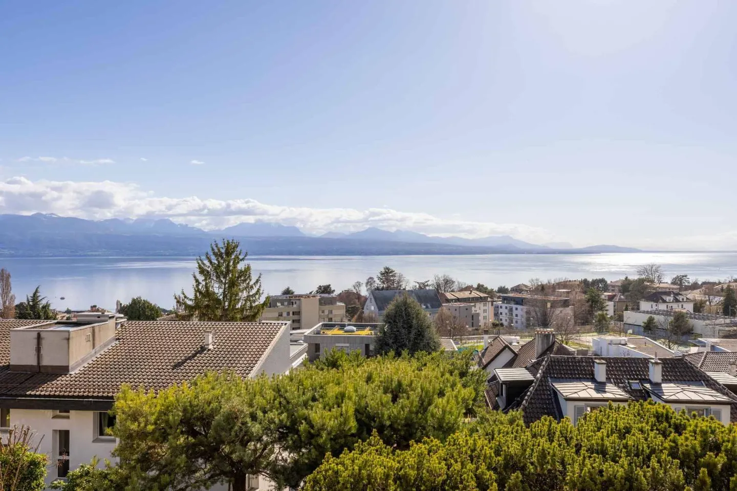 Appartement spacieux avec vue sur le lac - Photo 2 sur 5