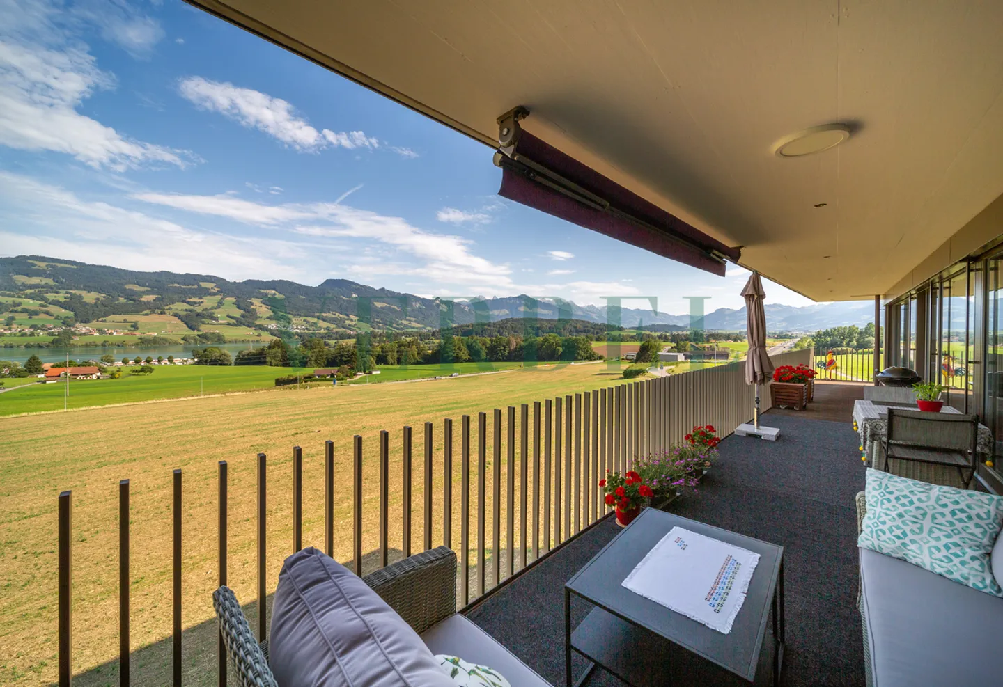 Penthouse duplex with exceptional view of the lake and mountains - Photo 16 of 17