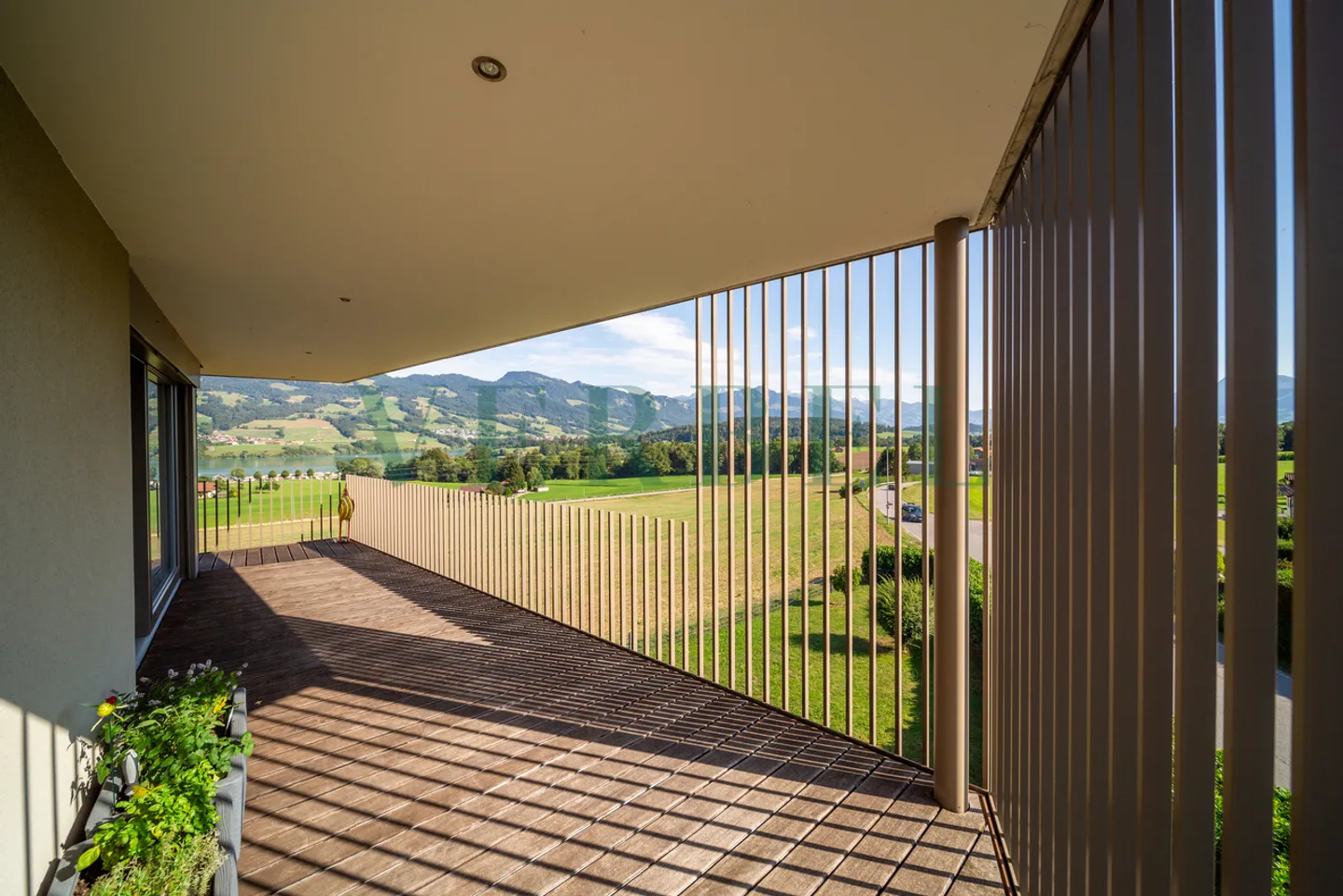 Penthouse duplex with exceptional view of the lake and mountains - Photo 17 of 17