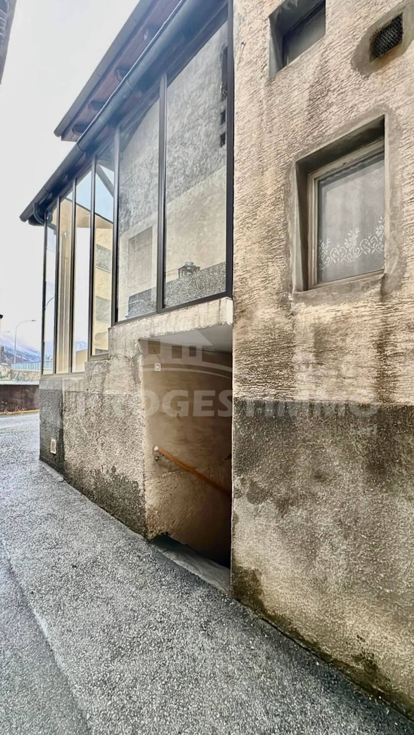 BUILDING WITH HIGH POTENTIAL - TWO APARTMENTS AND CONVERTIBLE BARNS - Photo 4 of 13