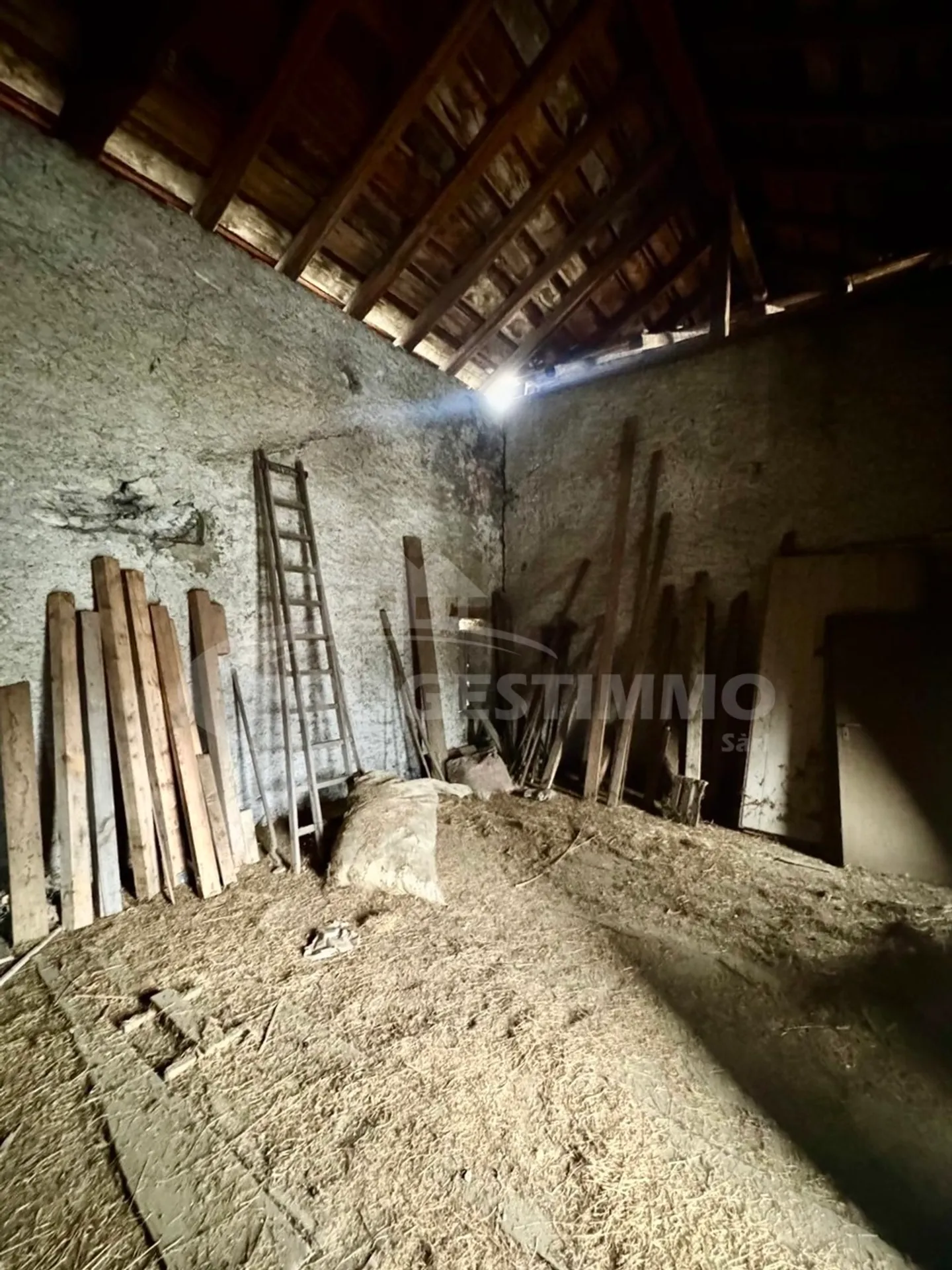 BUILDING WITH HIGH POTENTIAL - TWO APARTMENTS AND CONVERTIBLE BARNS - Photo 9 of 13