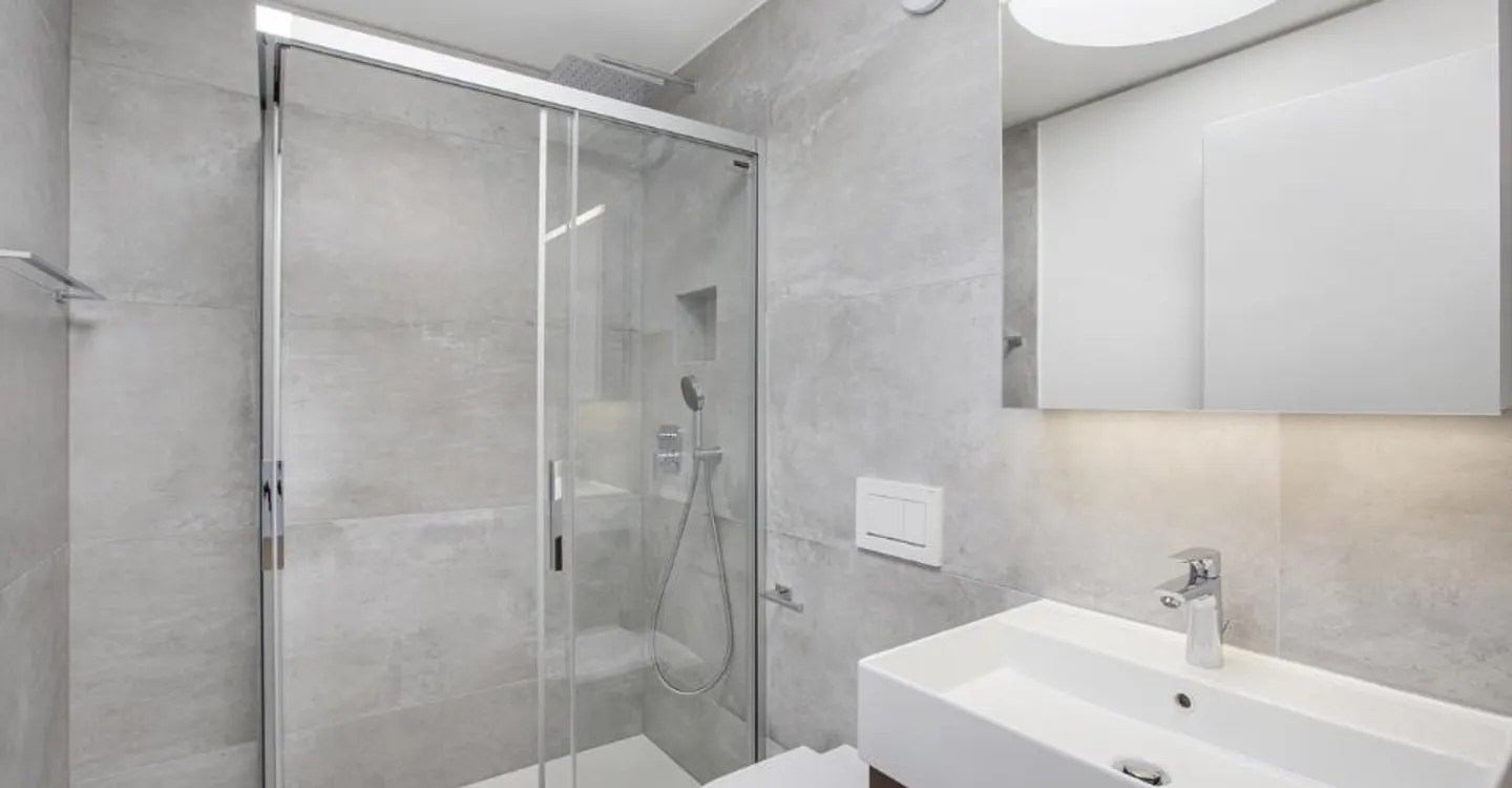Condominium Apartment - Photo 6 of 9