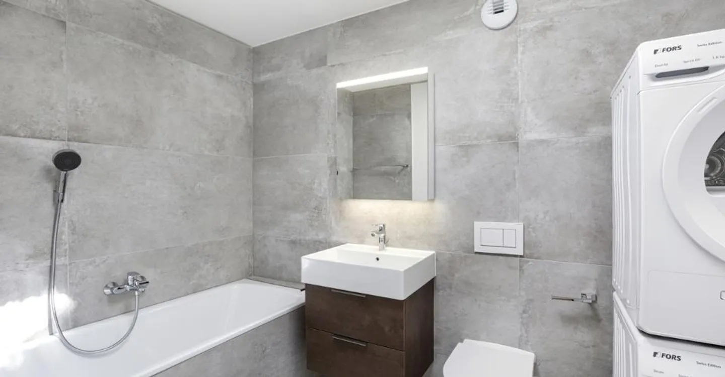 Condominium Apartment - Photo 7 of 9