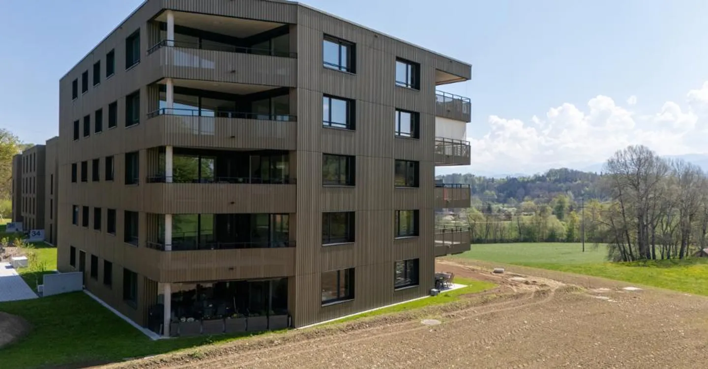 Condominium Apartment - Photo 9 of 9