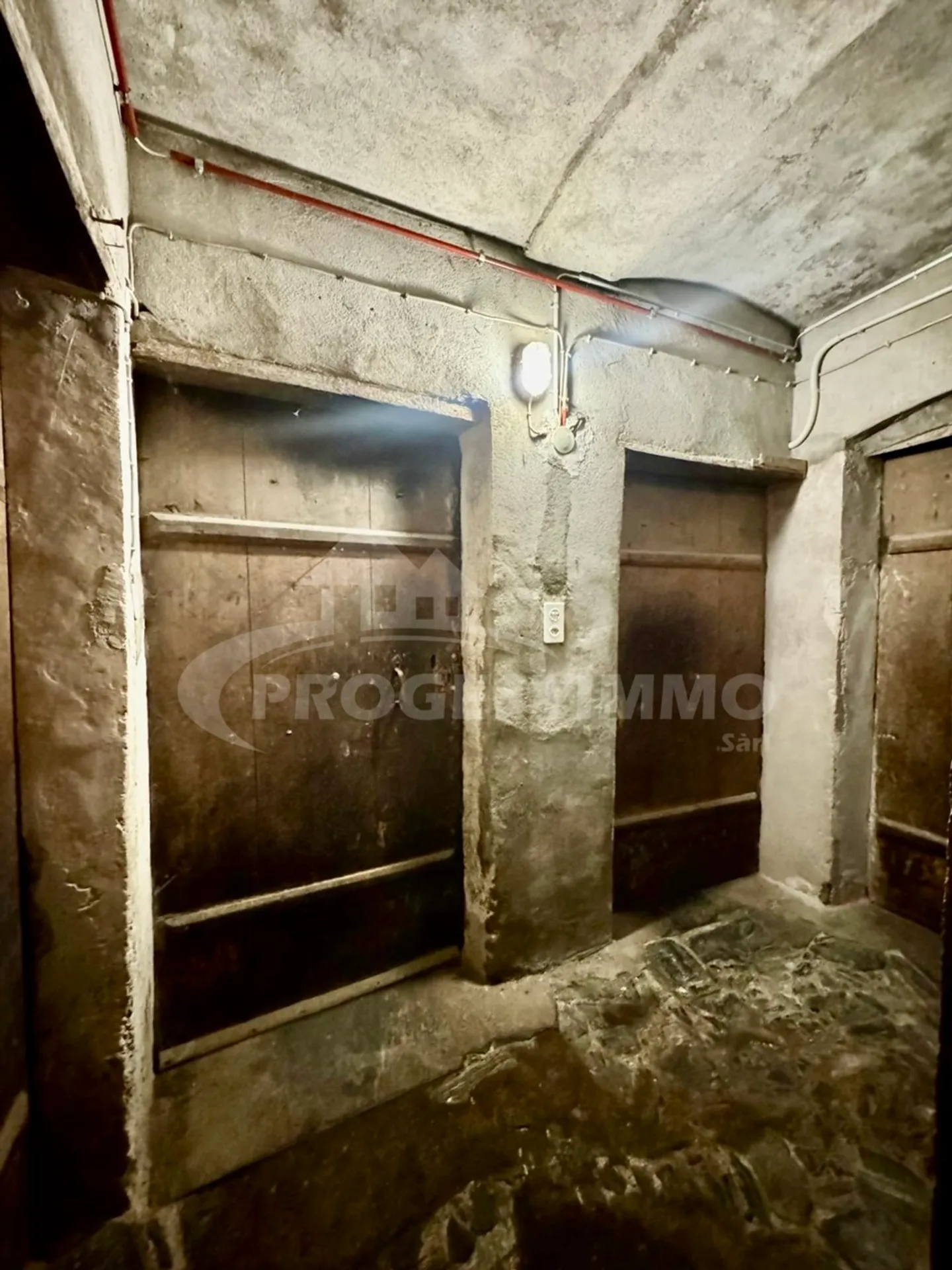 BUILDING WITH HIGH POTENTIAL - TWO APARTMENTS AND CONVERTIBLE BARNS - Photo 10 of 13