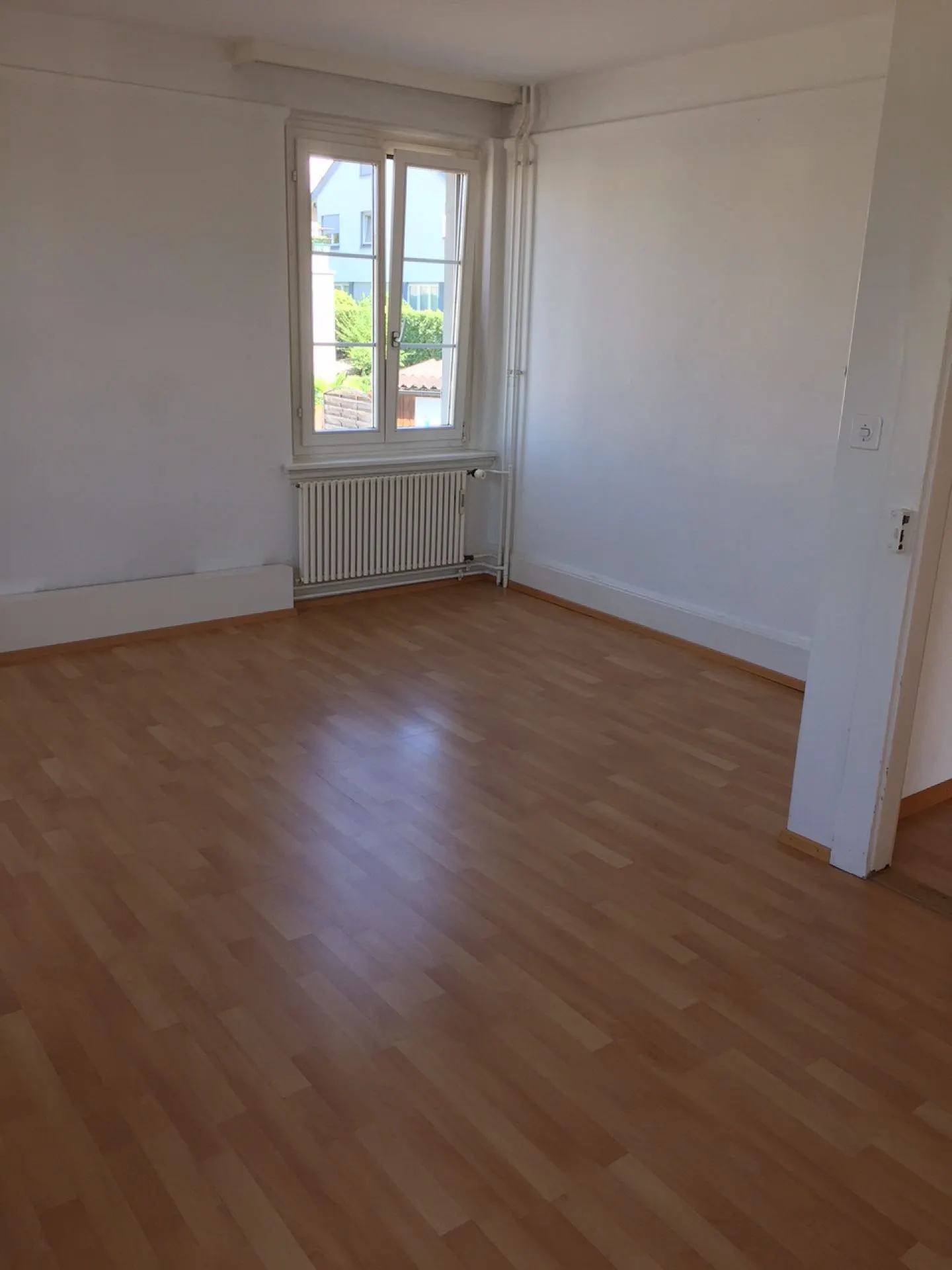 Sunny 4-room apartment - Photo 2 of 11