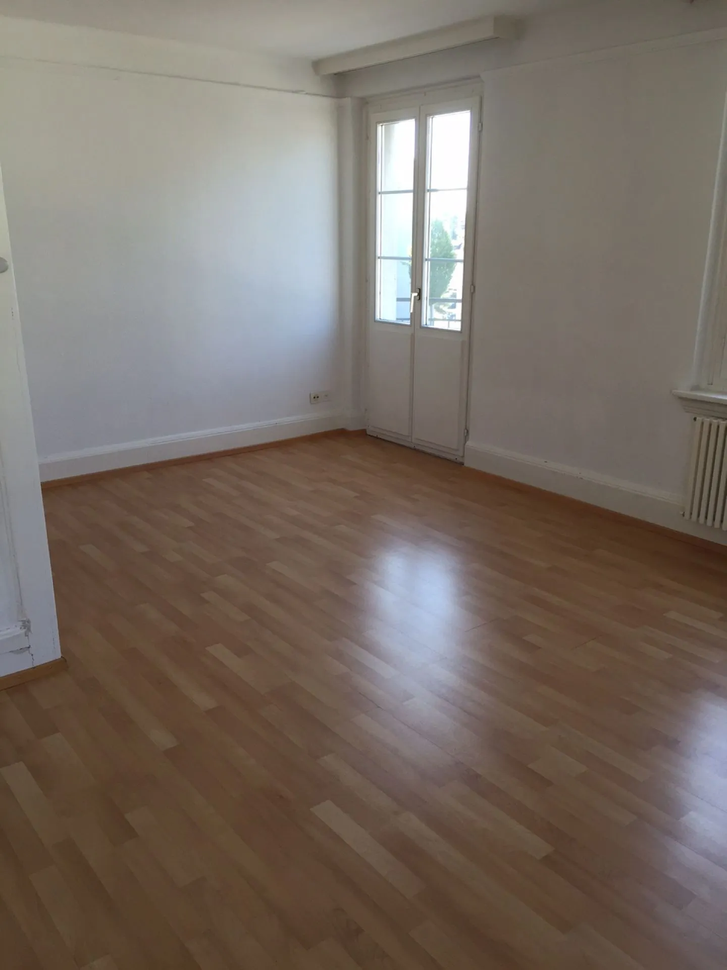Sunny 4-room apartment - Photo 3 of 11