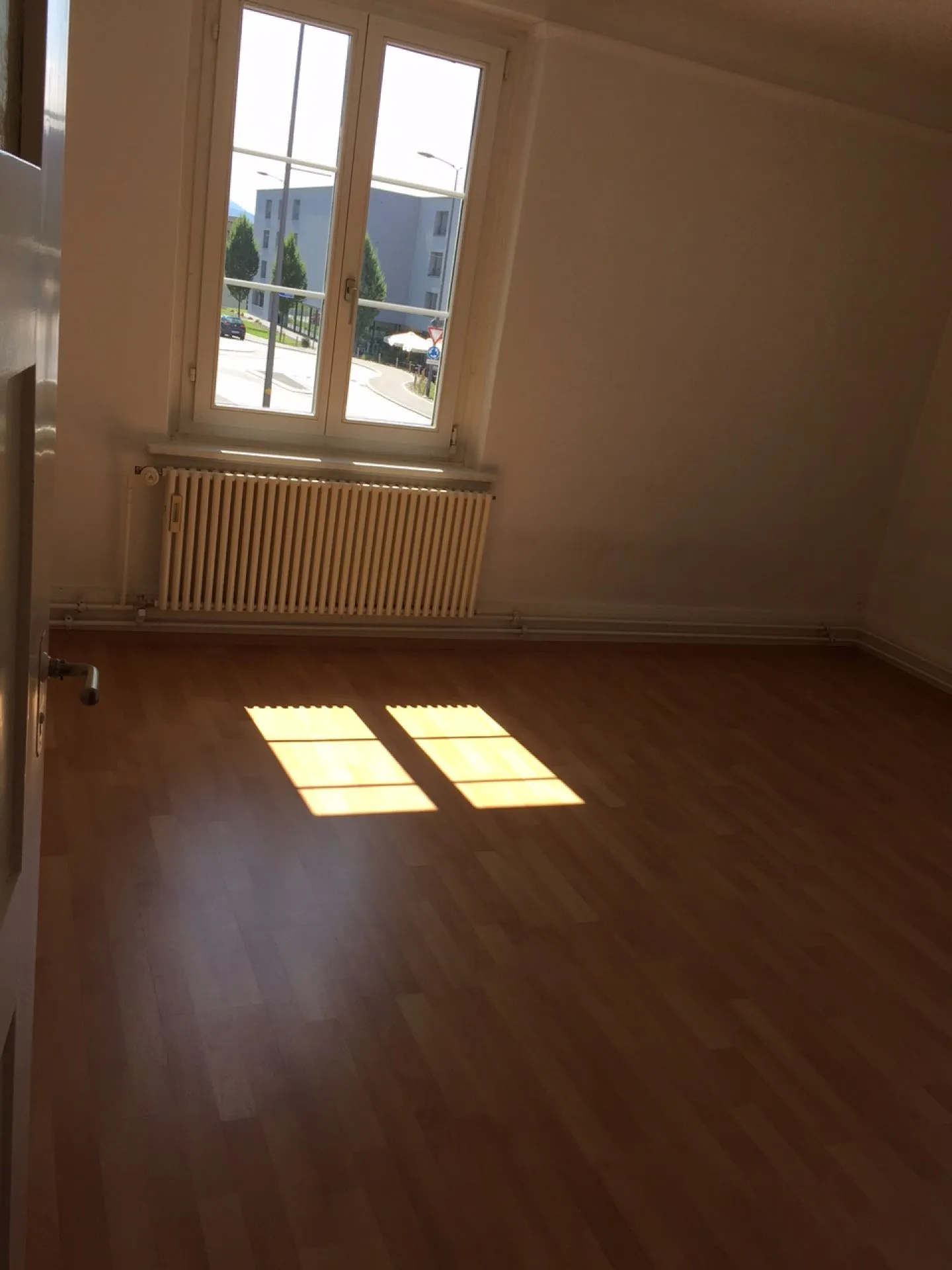 Sunny 4-room apartment - Photo 6 of 11