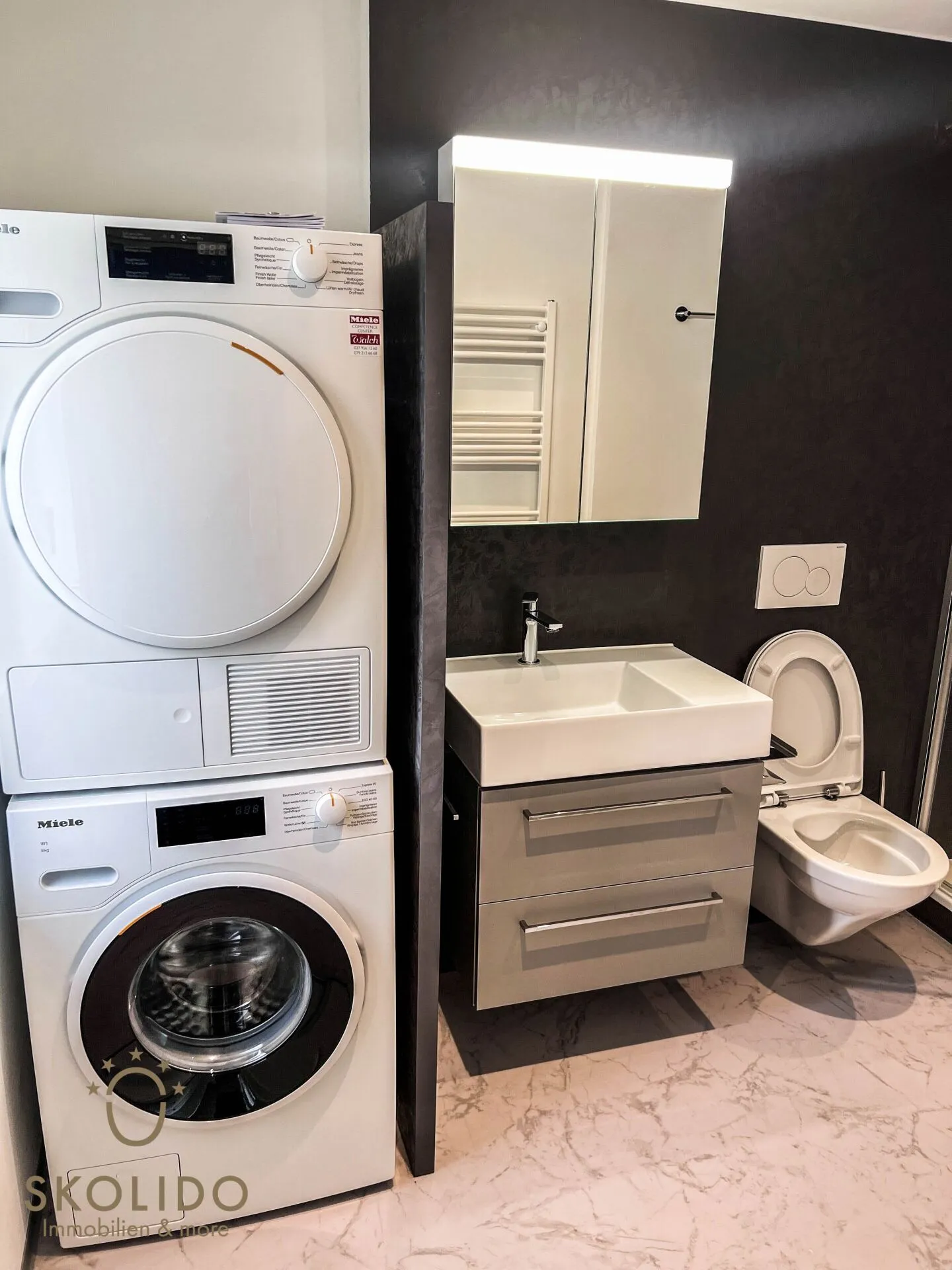 Bellissimo appartamento duplex ristrutturato e arredato di 3,5 locali a Visp - Foto 7 di 17
