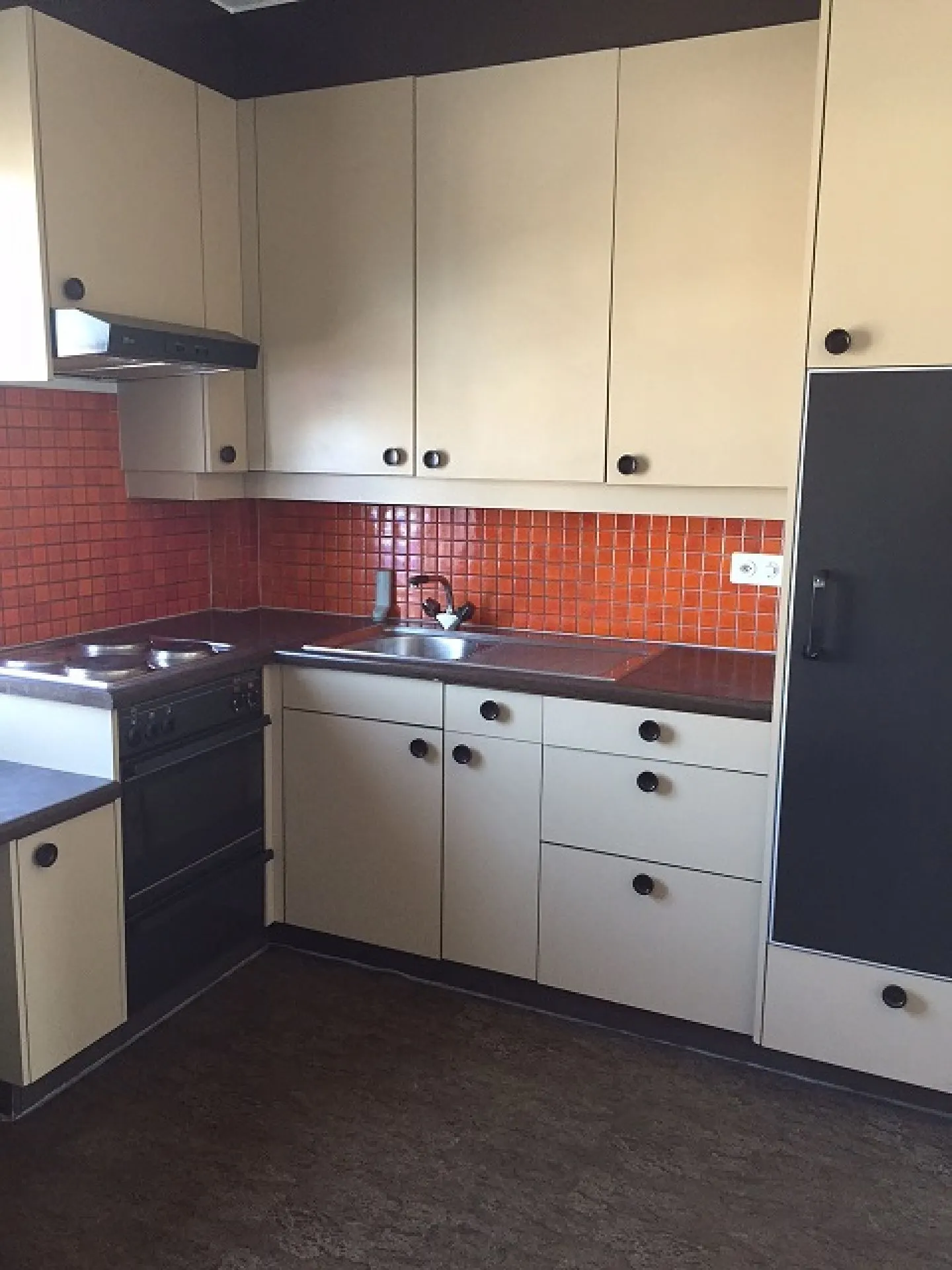 Sunny 4-room apartment - Photo 8 of 11