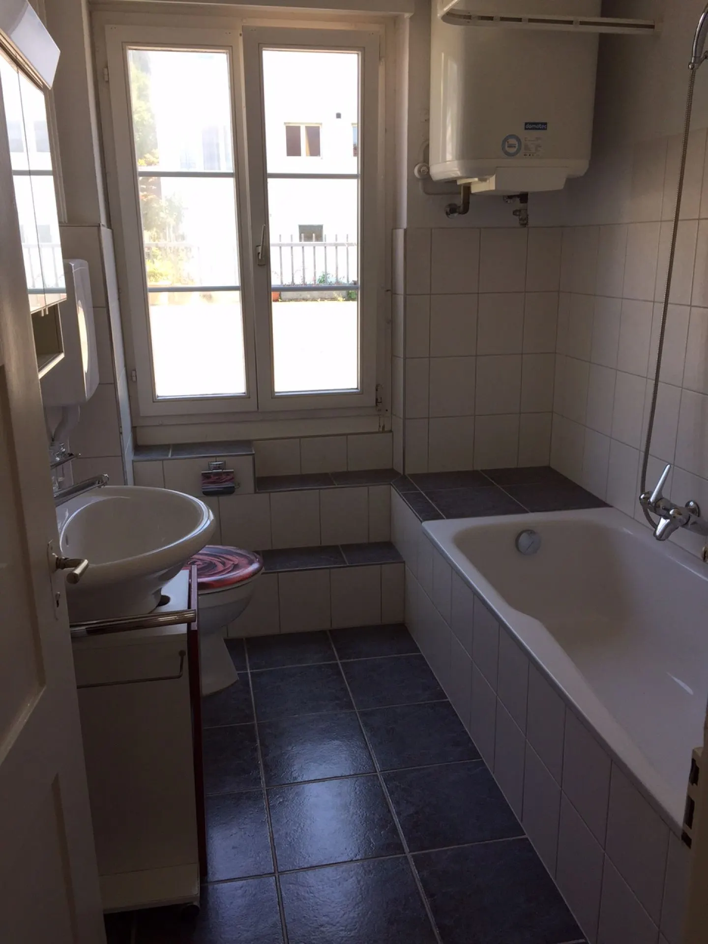 Sunny 4-room apartment - Photo 9 of 11