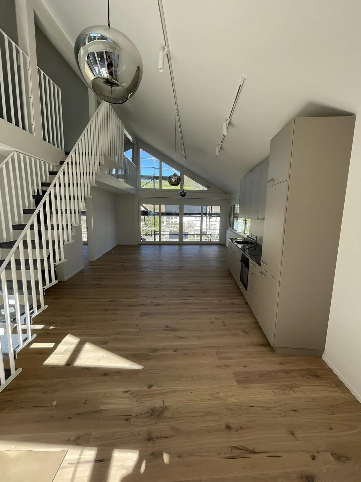 Magnifique appartement de 3,5 pièces avec galerie dans la vieille ville de Klingnau ! - Photo 5 sur 13