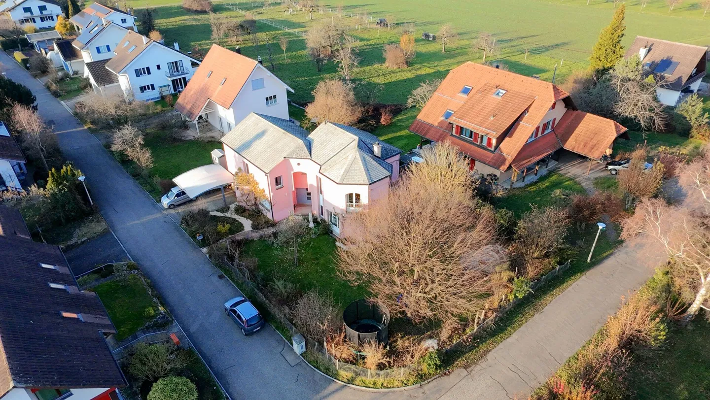 A special home in the green! Space for the whole family - Photo 2 of 17