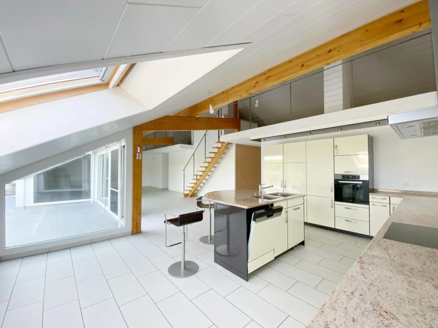 SUPERB ATELIER MIT TERRASSE - Foto 3 von 13