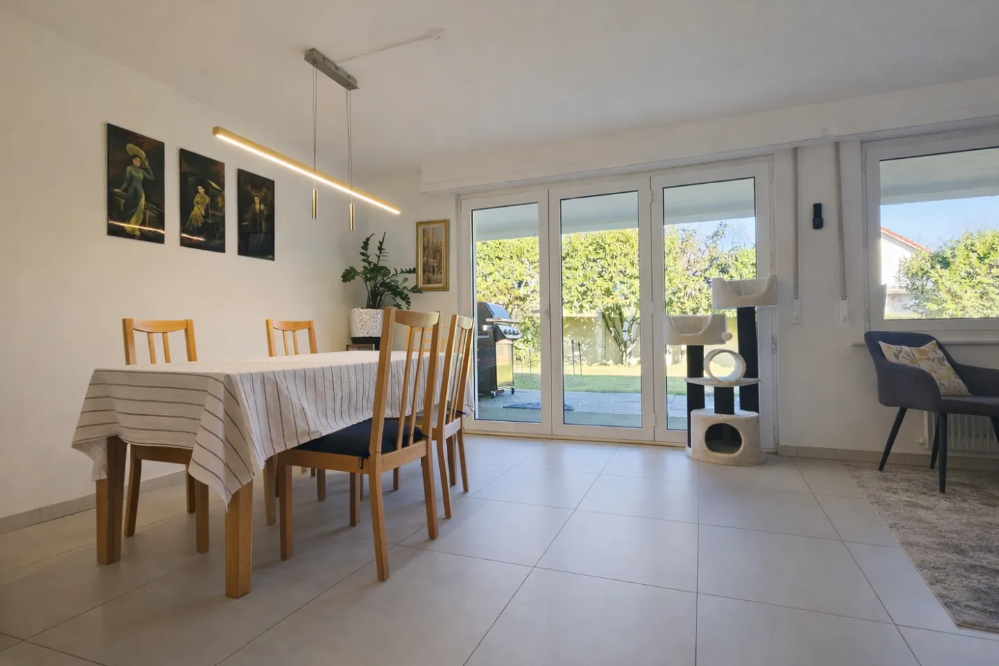 Elegante Familienvilla mit Garten - Foto 1 von 7