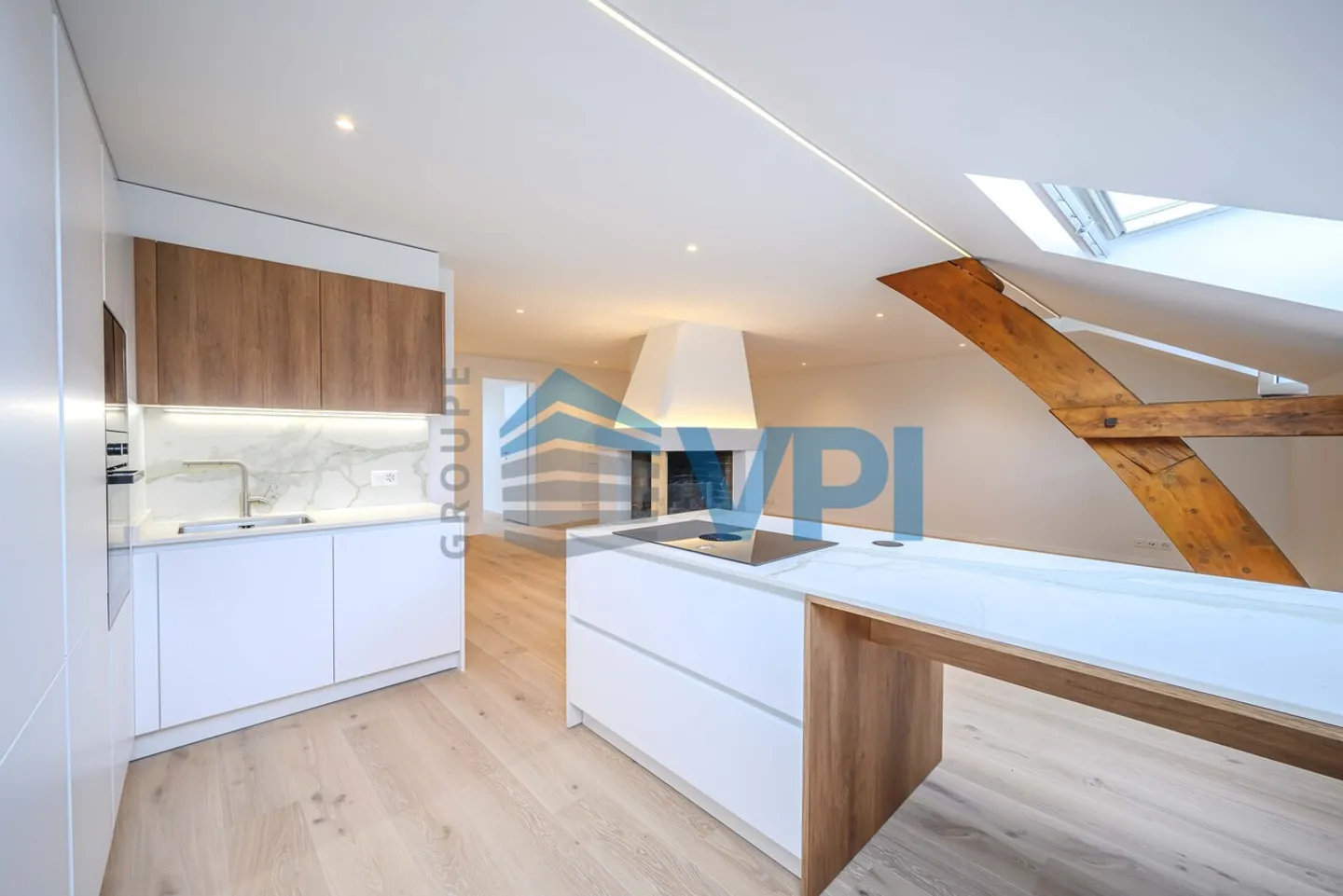 VEVEY - WUNDERSCHÖNE 2,5 ZIMMER RENOVIERT IM DACHGESCHOSS - Foto 2 von 8