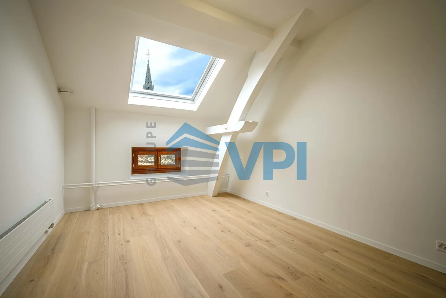 VEVEY - WUNDERSCHÖNE 2,5 ZIMMER RENOVIERT IM DACHGESCHOSS - Foto 5 von 8