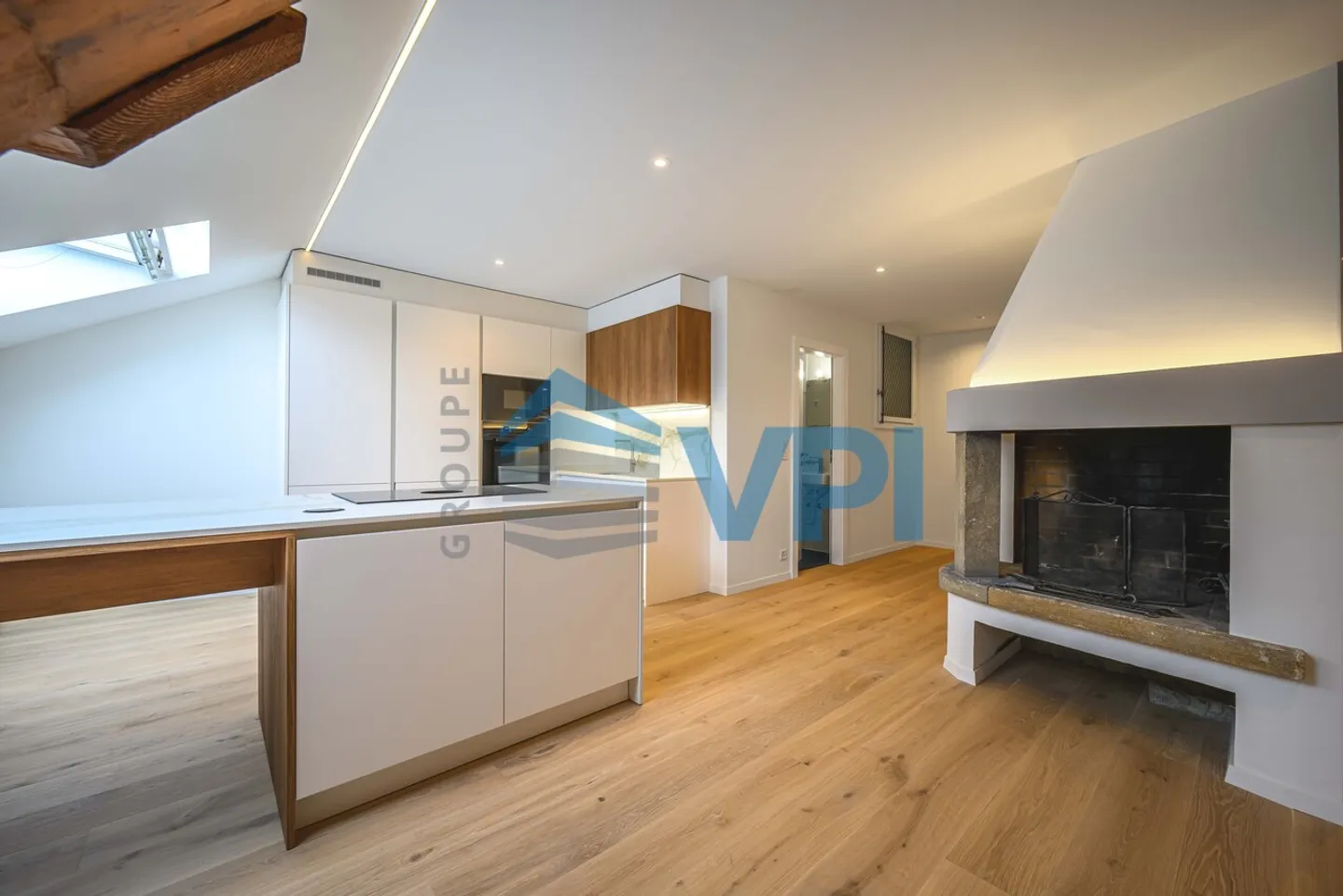 VEVEY - WUNDERSCHÖNE 2,5 ZIMMER RENOVIERT IM DACHGESCHOSS - Foto 6 von 8