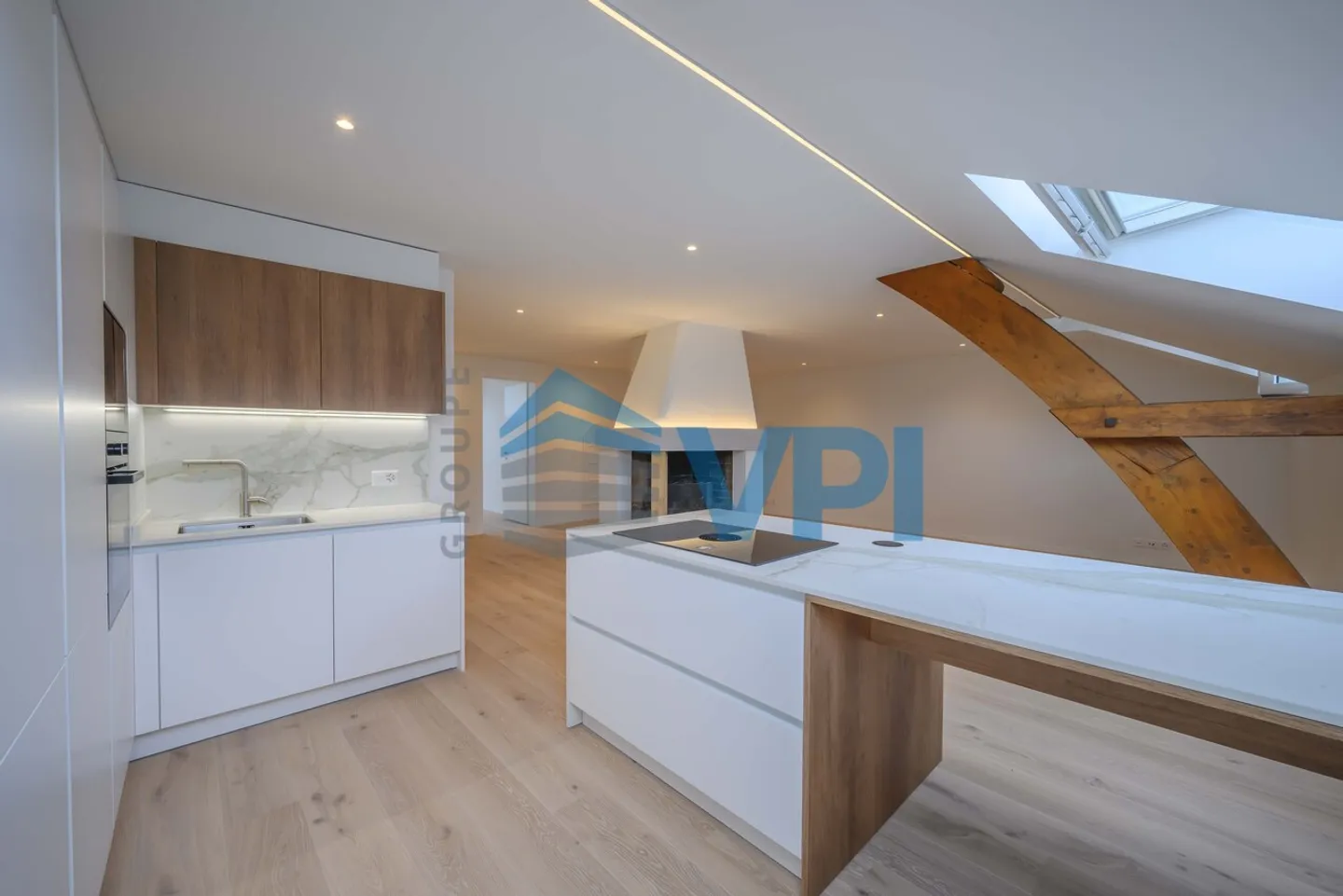 VEVEY - WUNDERSCHÖNE 2,5 ZIMMER RENOVIERT IM DACHGESCHOSS - Foto 8 von 8