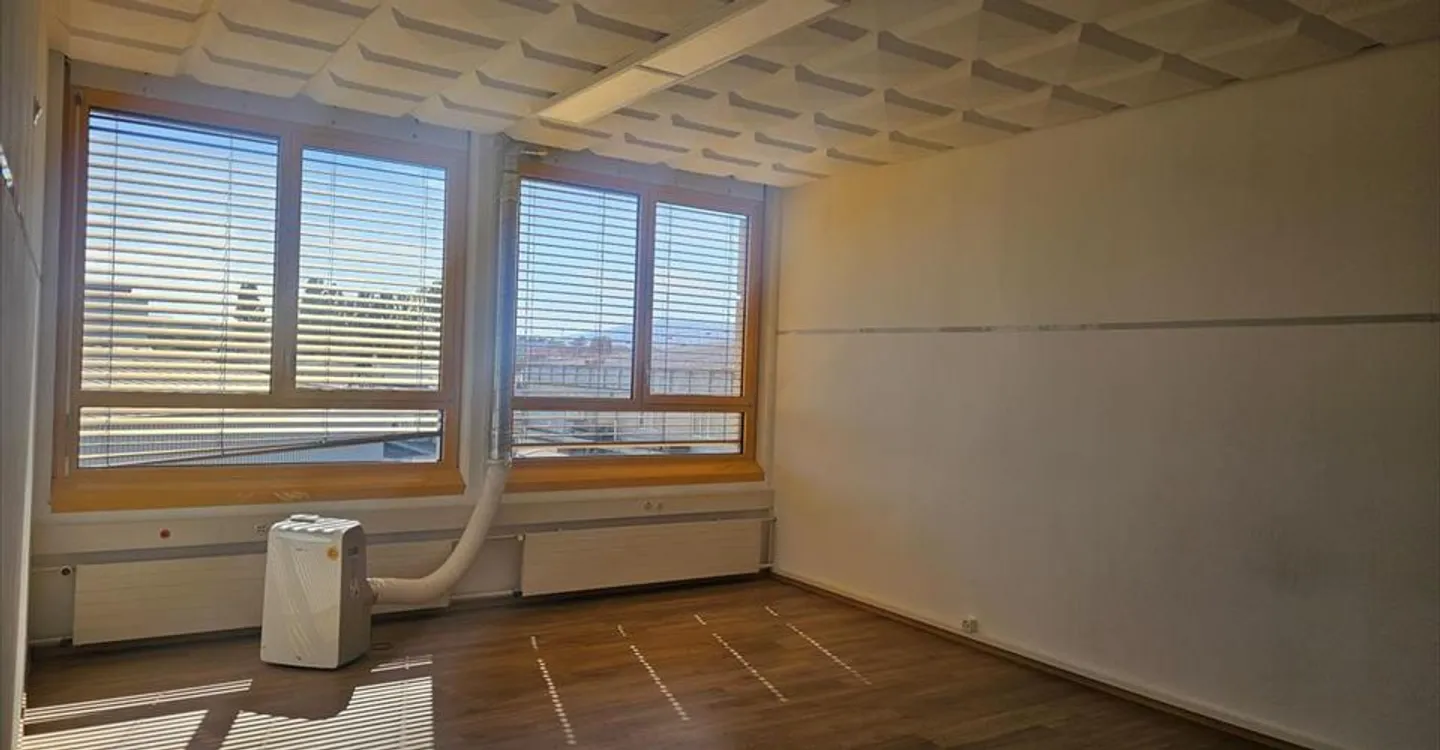 Office space for rent - Photo 2 of 6