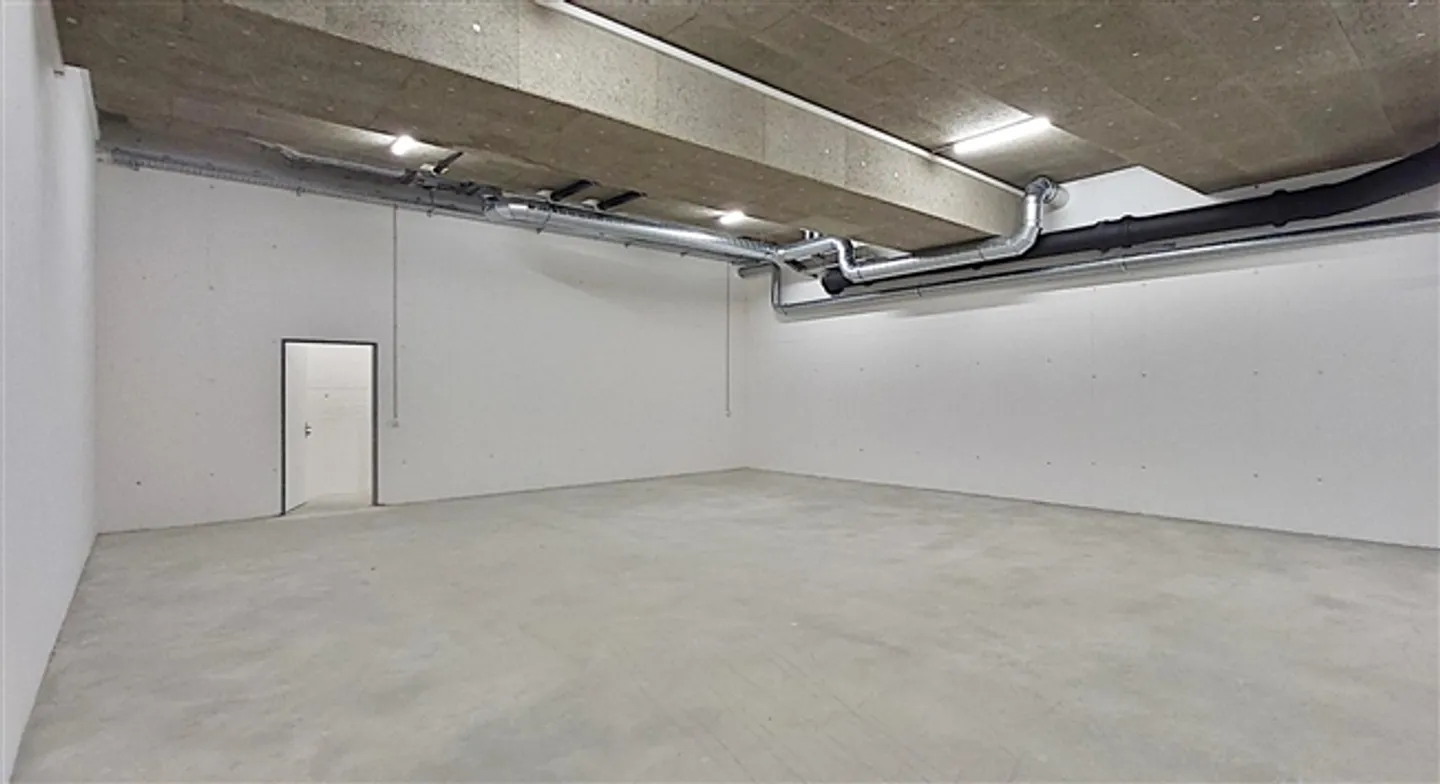 Alte aree di stoccaggio nel seminterrato a Root - Foto 3 di 3