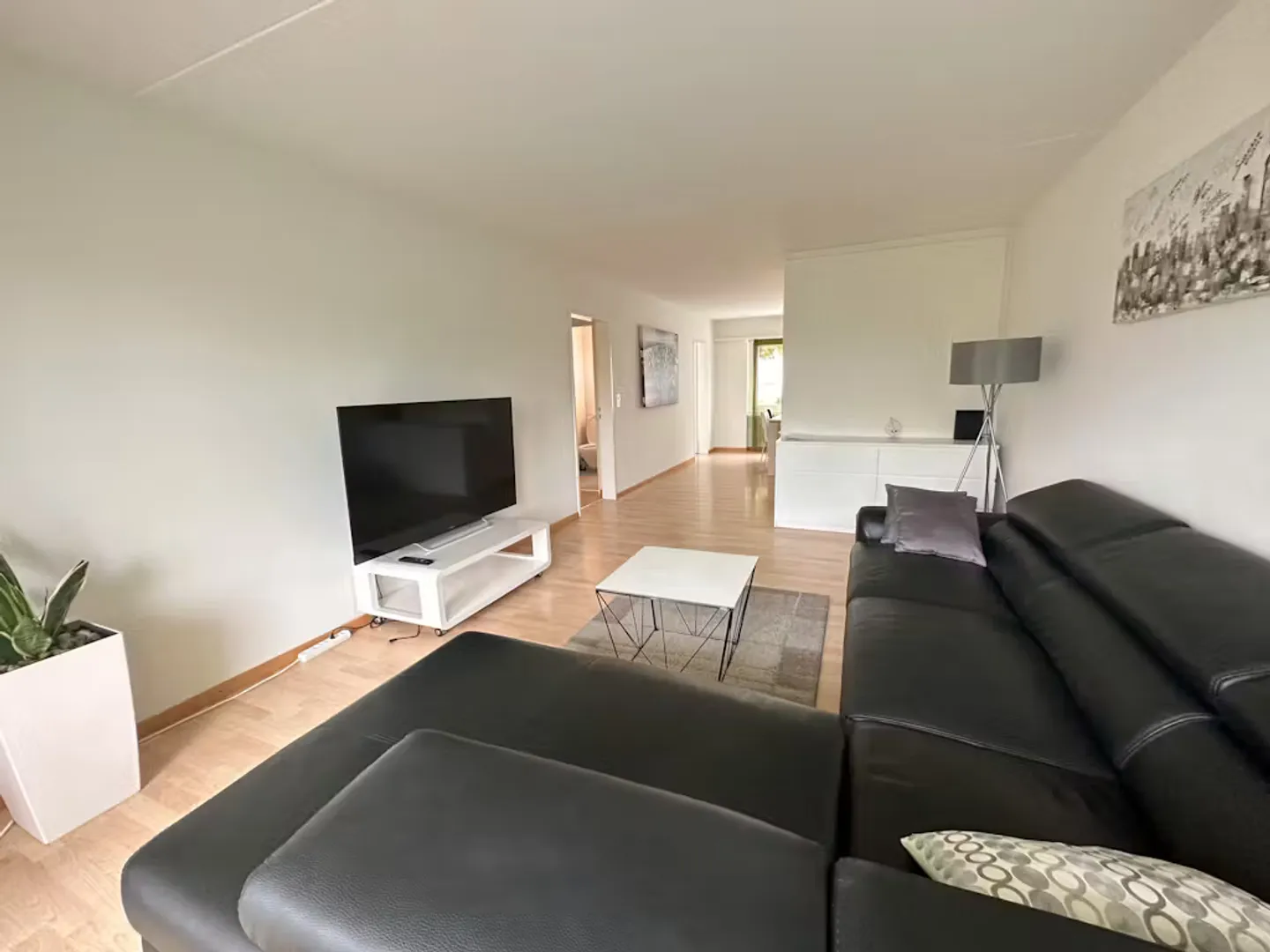 Stylish Co-living Room - Photo 6 of 10