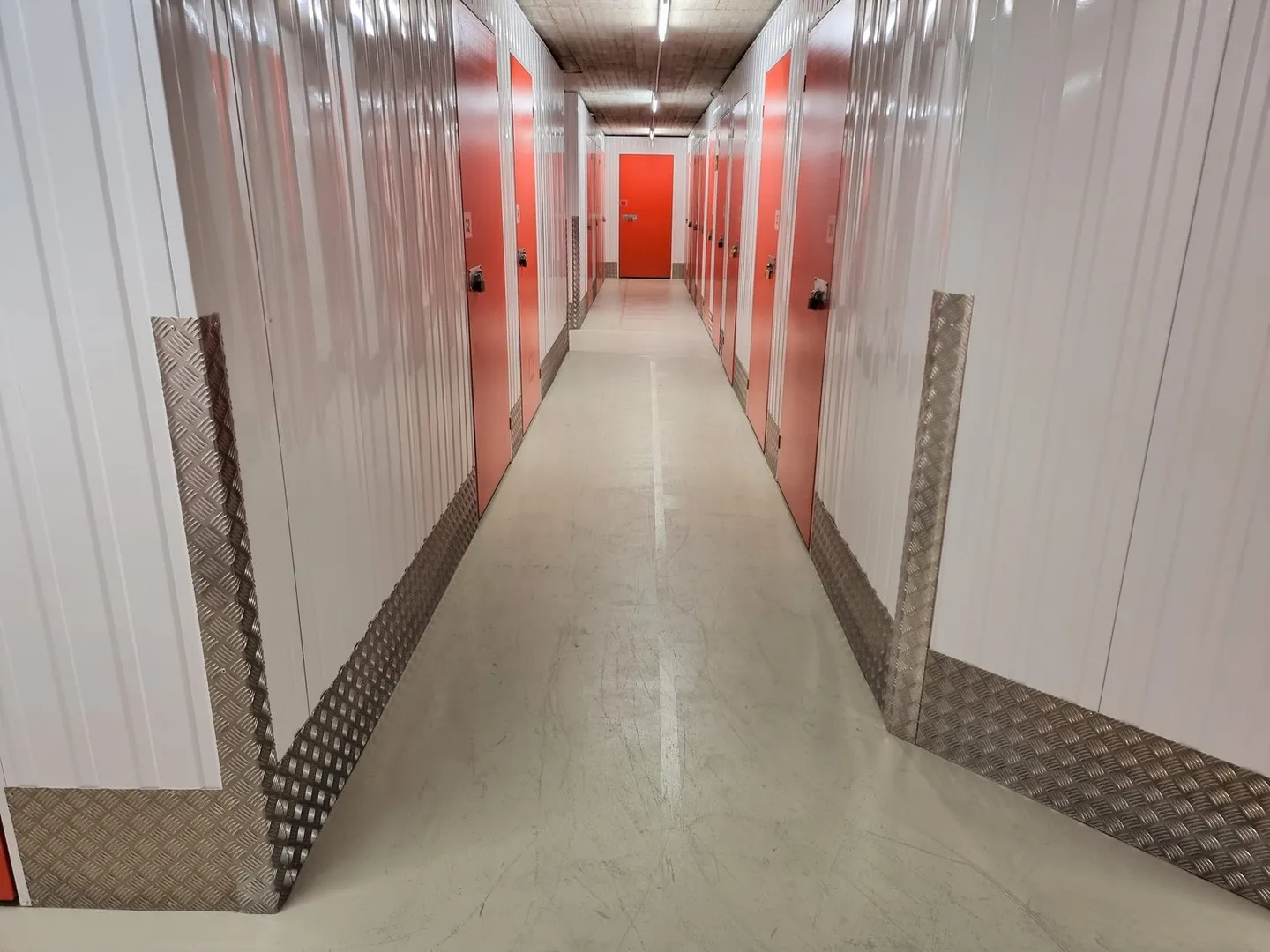 Lagerräume zw. 1m3 und 64m3 flexibel & günstig zu vermieten. Keine Kündigungsfrist. - Foto 3 von 8