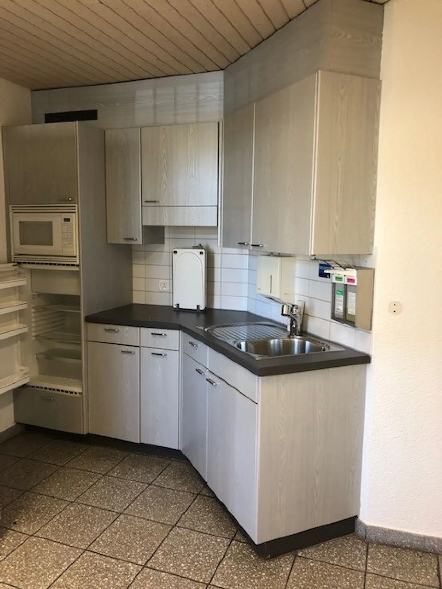 Spazio commerciale/spazio commerciale da 150m2 in affitto - Foto 4 di 5