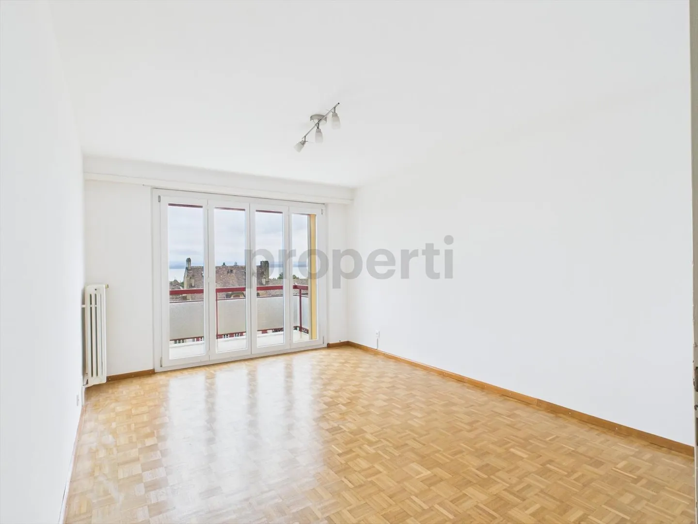 Appartamento affascinante con 2 camere e vista panoramica ad Auvernier - Foto 1 di 8