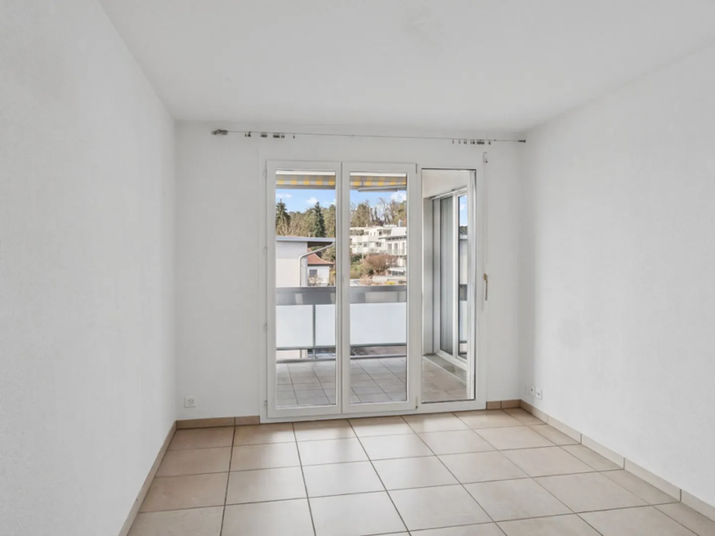 Appartamento spazioso con loggia - Foto 6 di 9