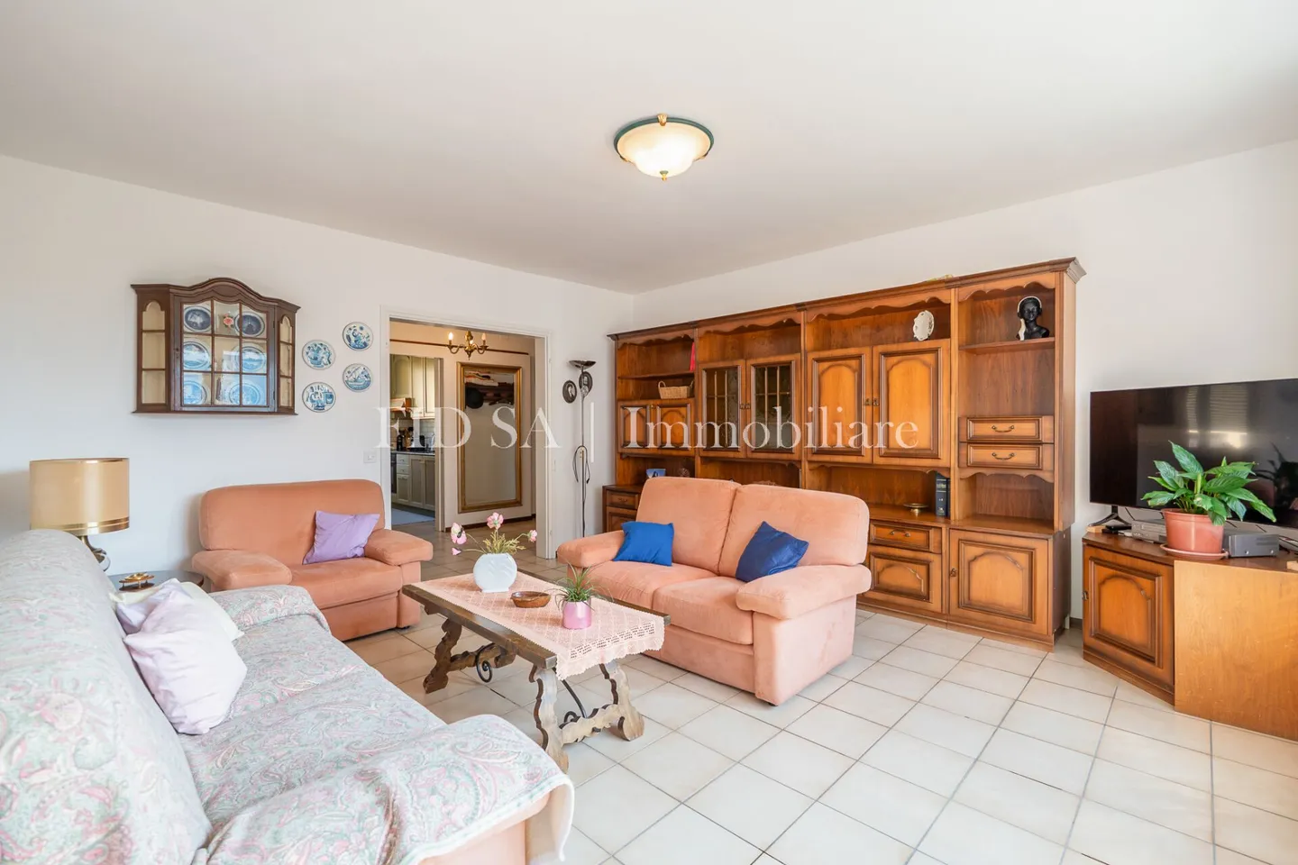 LOSONE - Ampio appartamento di 3,5 locali in un tranquillo quartiere residenziale - Foto 4 di 10