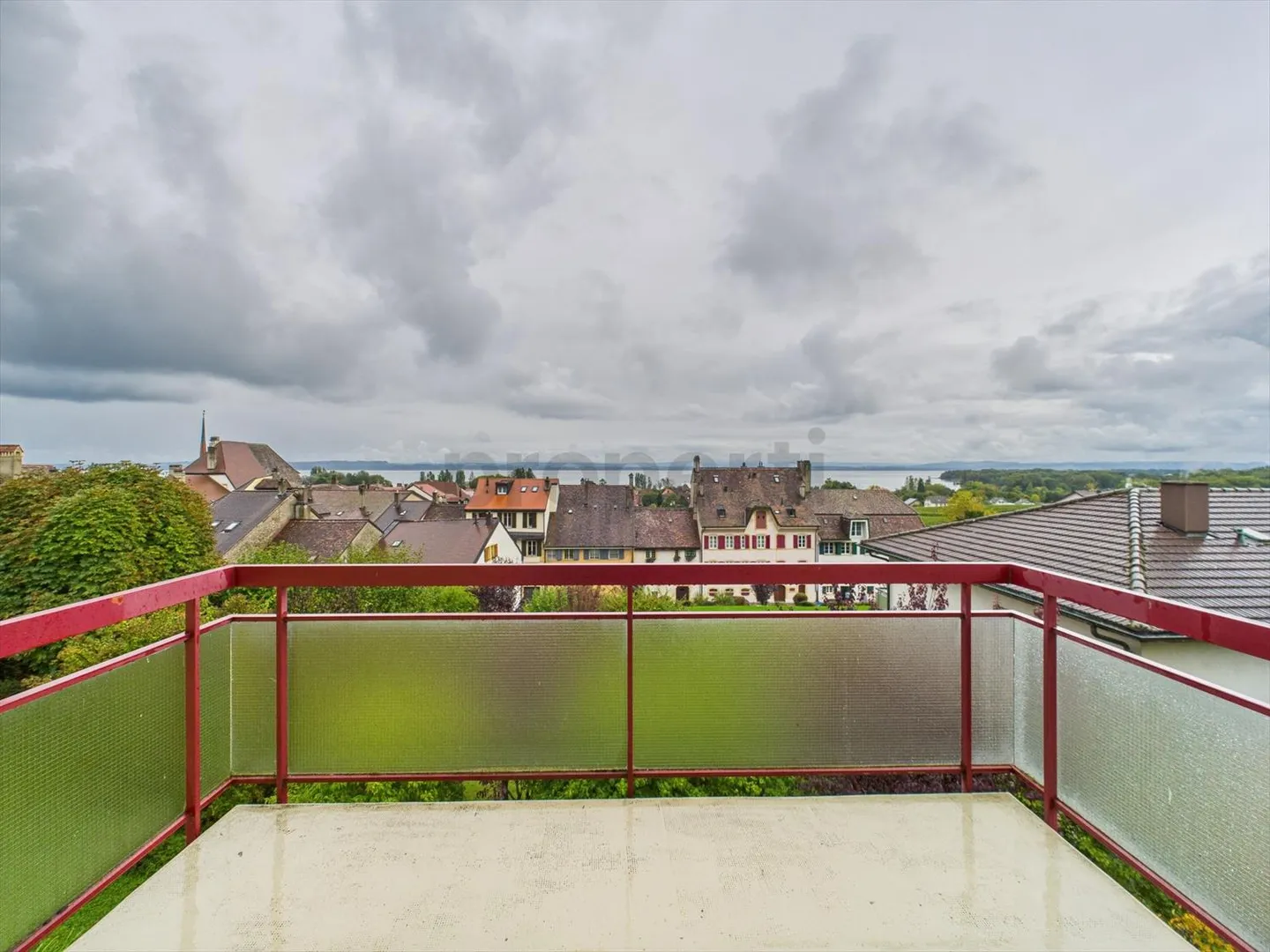 Appartamento affascinante con 2 camere e vista panoramica ad Auvernier - Foto 7 di 8