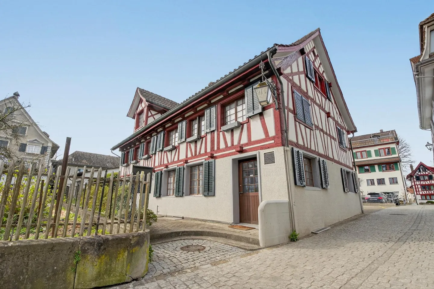 Insieme con casa a graticcio storica - Foto 2 di 8