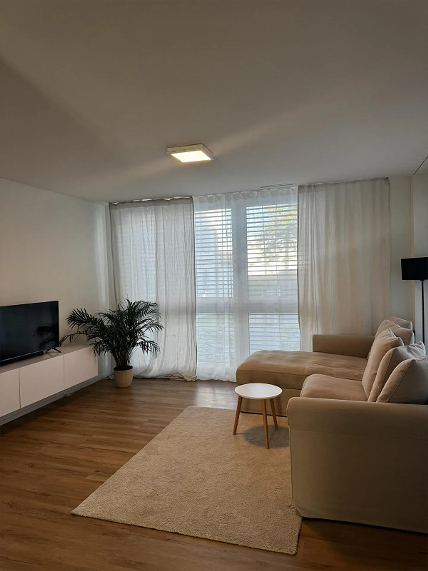 Moderno appartamento giardino 2.5 camere (80 m²) con balcone e lavatrice privata - Foto 1 di 7