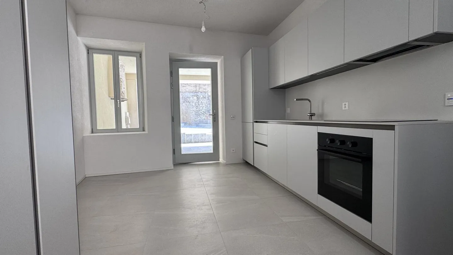 ELEGANTE 2.5-ZIMMER-WOHNUNG IM ZENTRUM VON MENDRISIO - Foto 1 von 10
