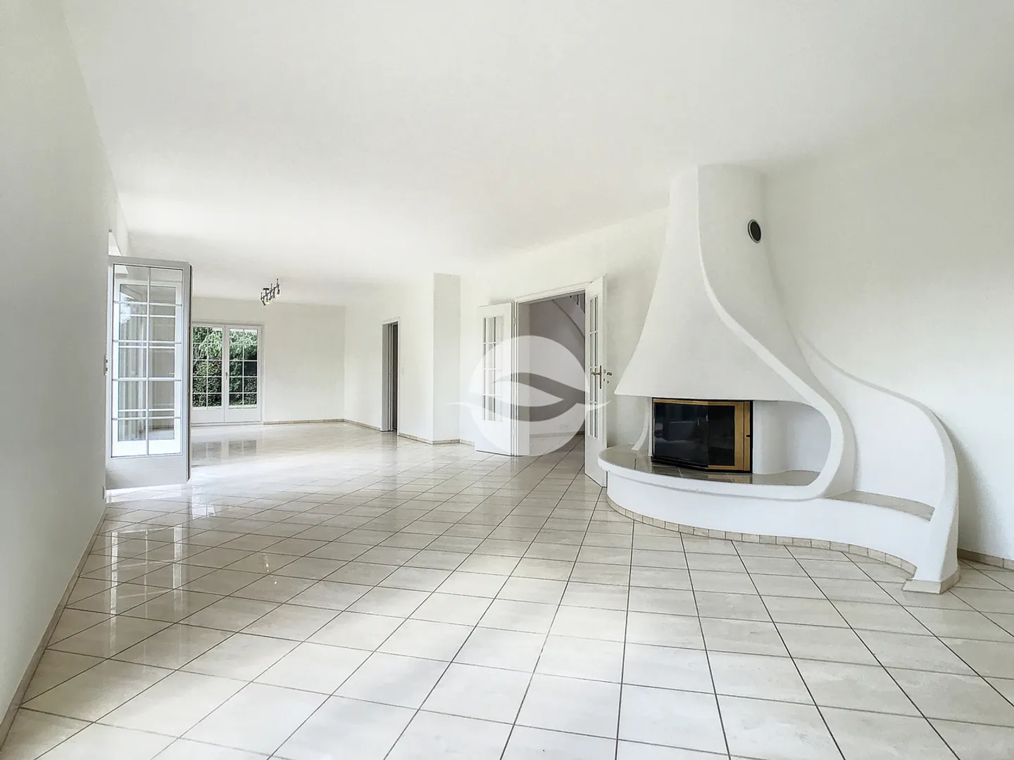 Stupenda villa ristrutturata con piscina e giardino - Foto 3 di 14