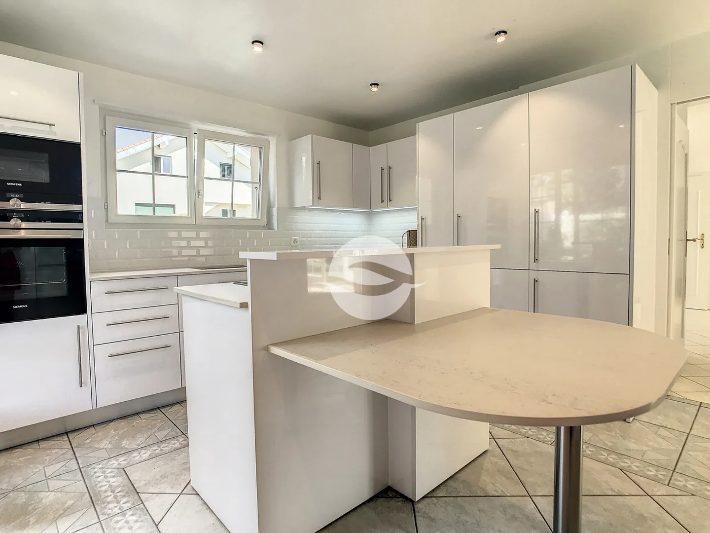 Stupenda villa ristrutturata con piscina e giardino - Foto 4 di 14