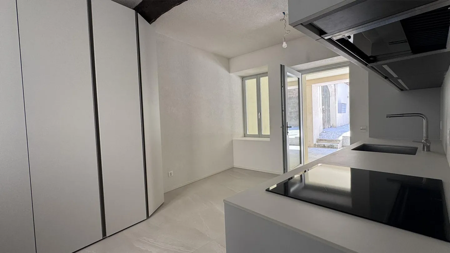 ELEGANTE 2.5-ZIMMER-WOHNUNG IM ZENTRUM VON MENDRISIO - Foto 6 von 10