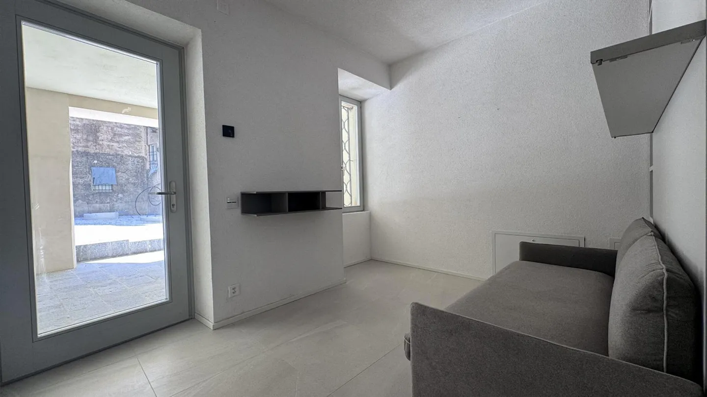 ELEGANTE 2.5-ZIMMER-WOHNUNG IM ZENTRUM VON MENDRISIO - Foto 2 von 10